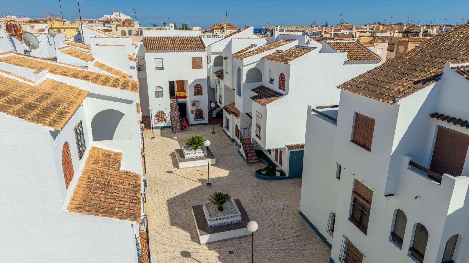 Double bedroom in ground-floor apartment at El Paraíso complex, El Acequión, Torrevieja