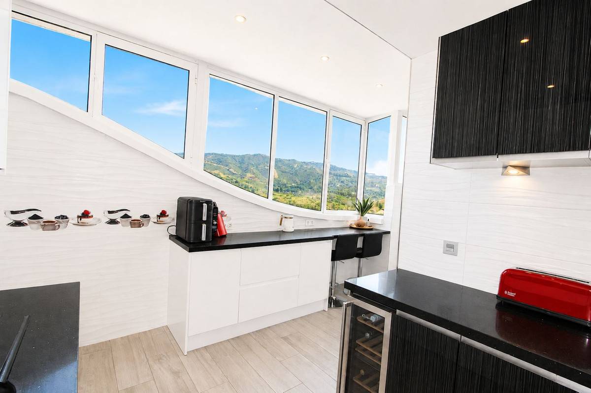En-suite bathroom in guest bedroom, corner duplex penthouse, Elviria Hills