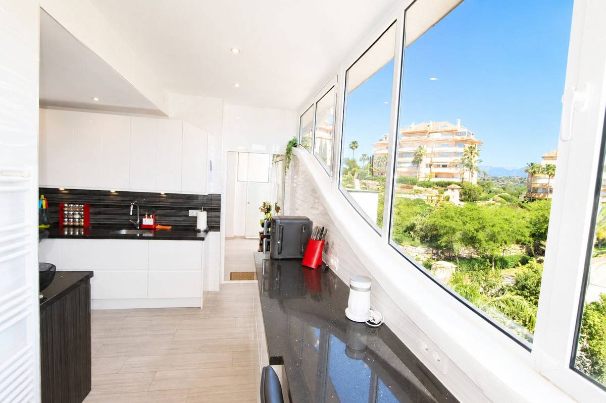 Upper-floor master bedroom in duplex penthouse, Elviria Hills, Marbella