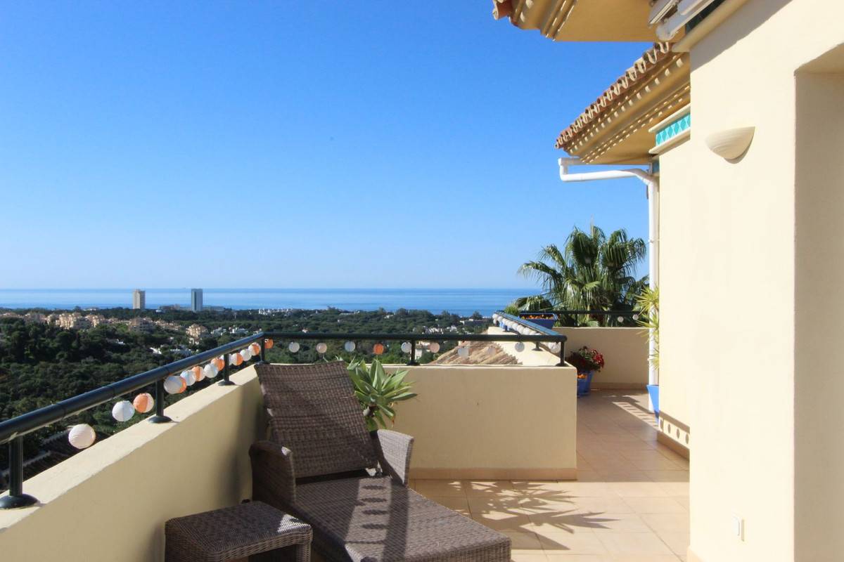 Building entrance and access road at Elviria Hills, Marbella