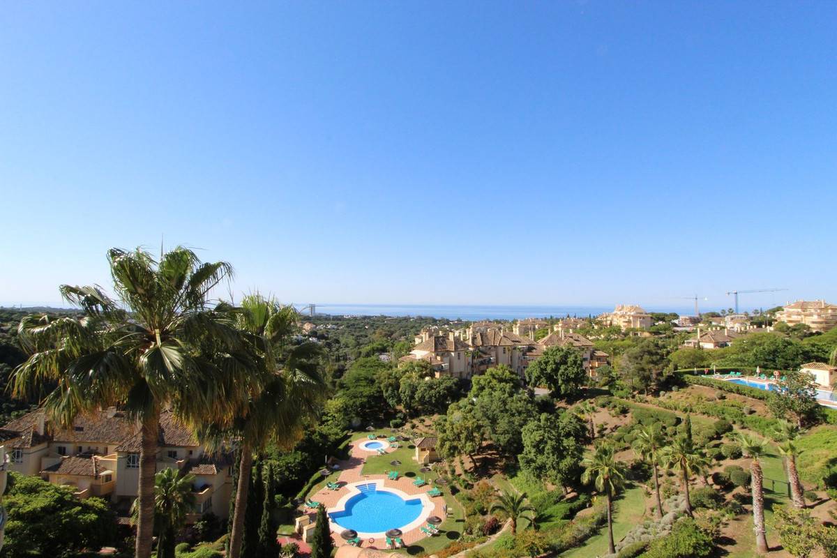 Bathroom with double basin, corner penthouse, Elviria Hills, Marbella