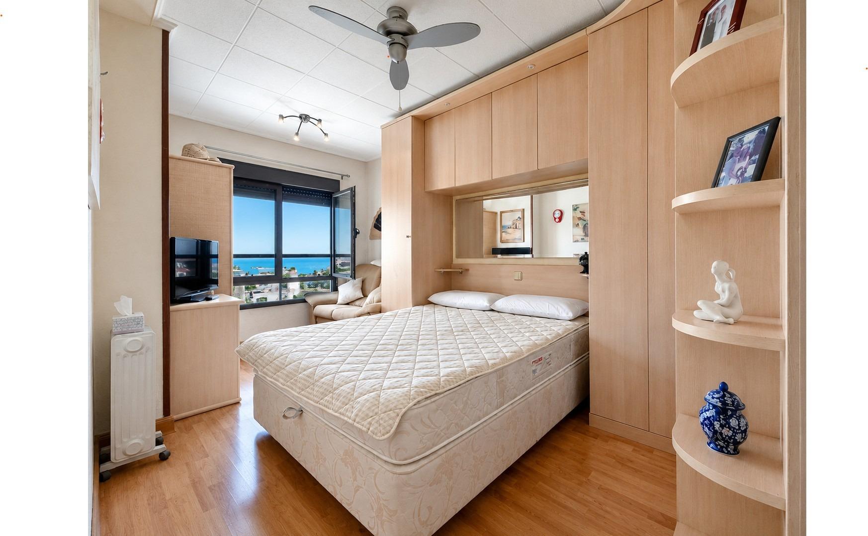 Separate kitchen with fitted units in 1-bedroom apartment, Torre La Mata, Torrevieja