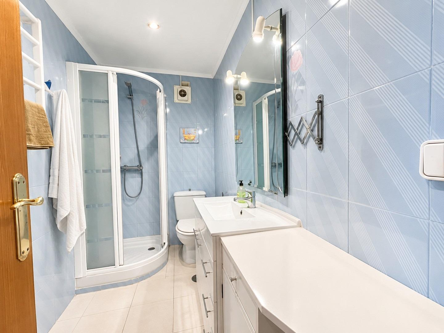 Bathroom with full suite in 1-bedroom apartment, Torre La Mata, Torrevieja