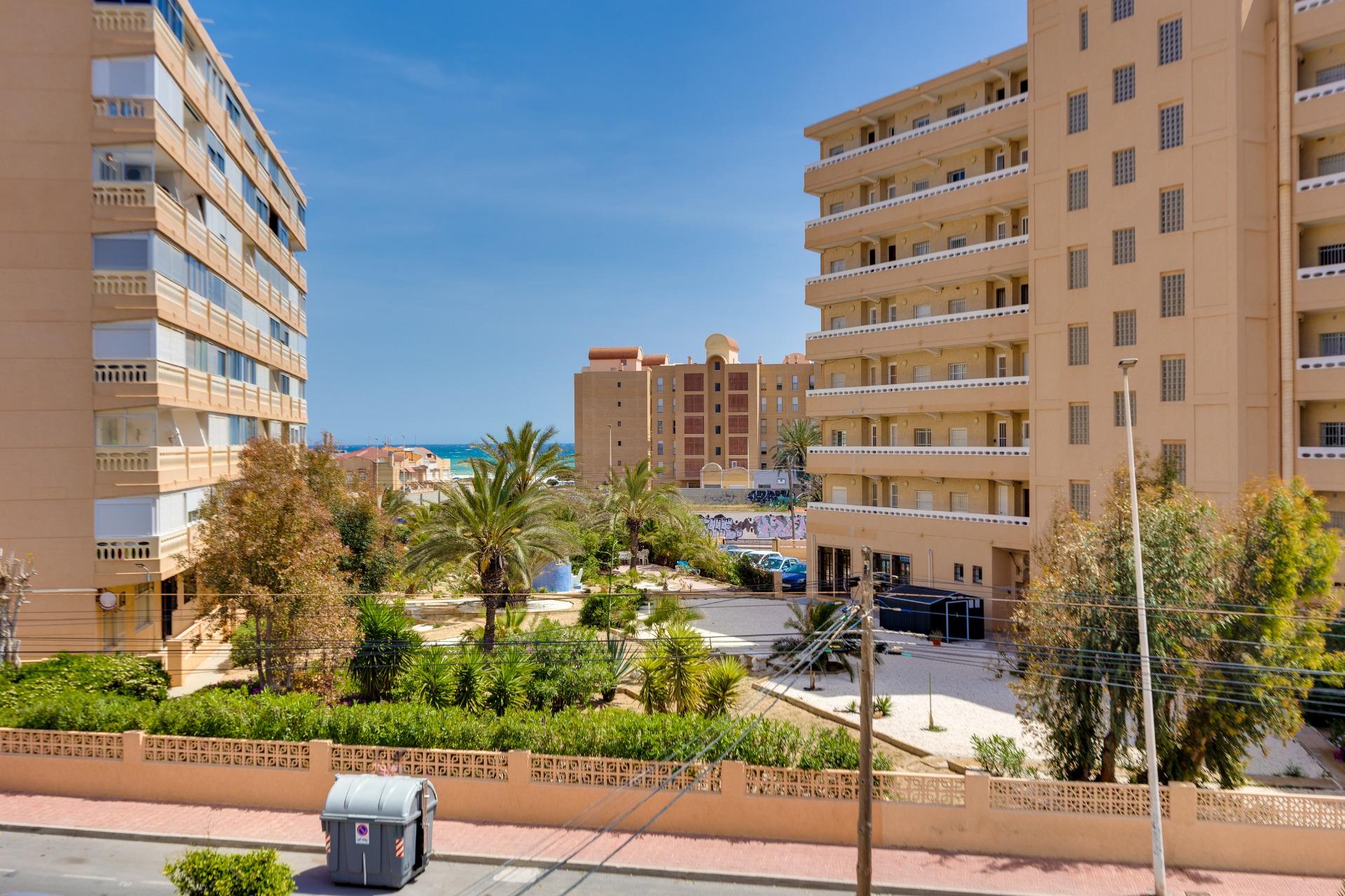 Bathroom fittings and tiling in 1-bedroom apartment, La Mata, Torrevieja