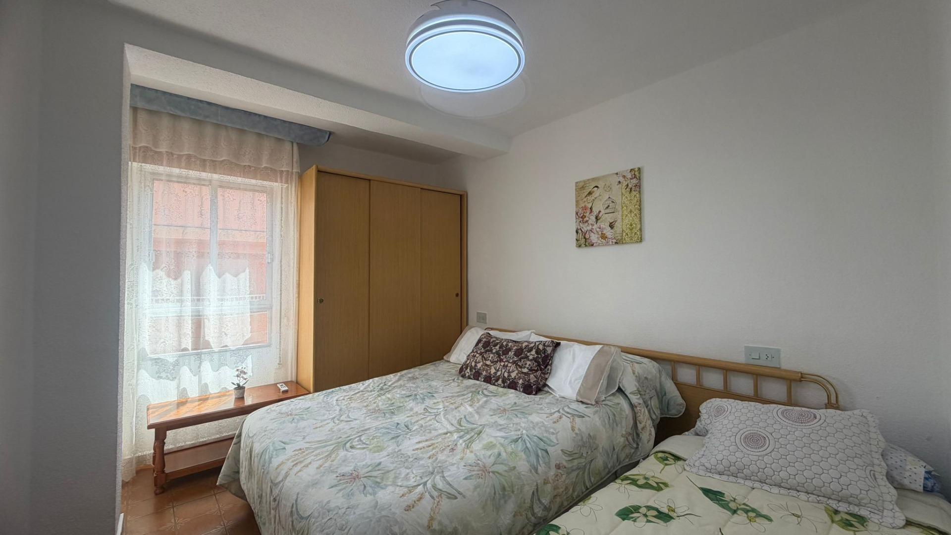 Second bathroom in 3-bedroom penthouse, Playa de los Locos, Torrevieja