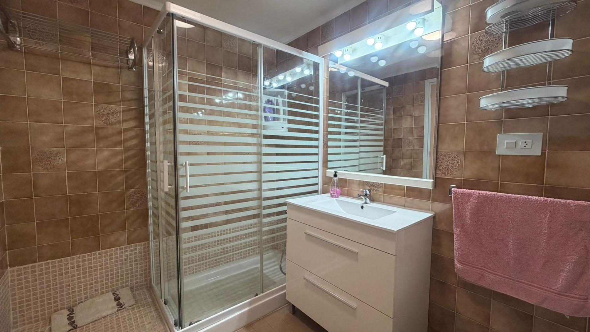 Interior corridor in 3-bedroom penthouse, Playa de los Locos, Torrevieja