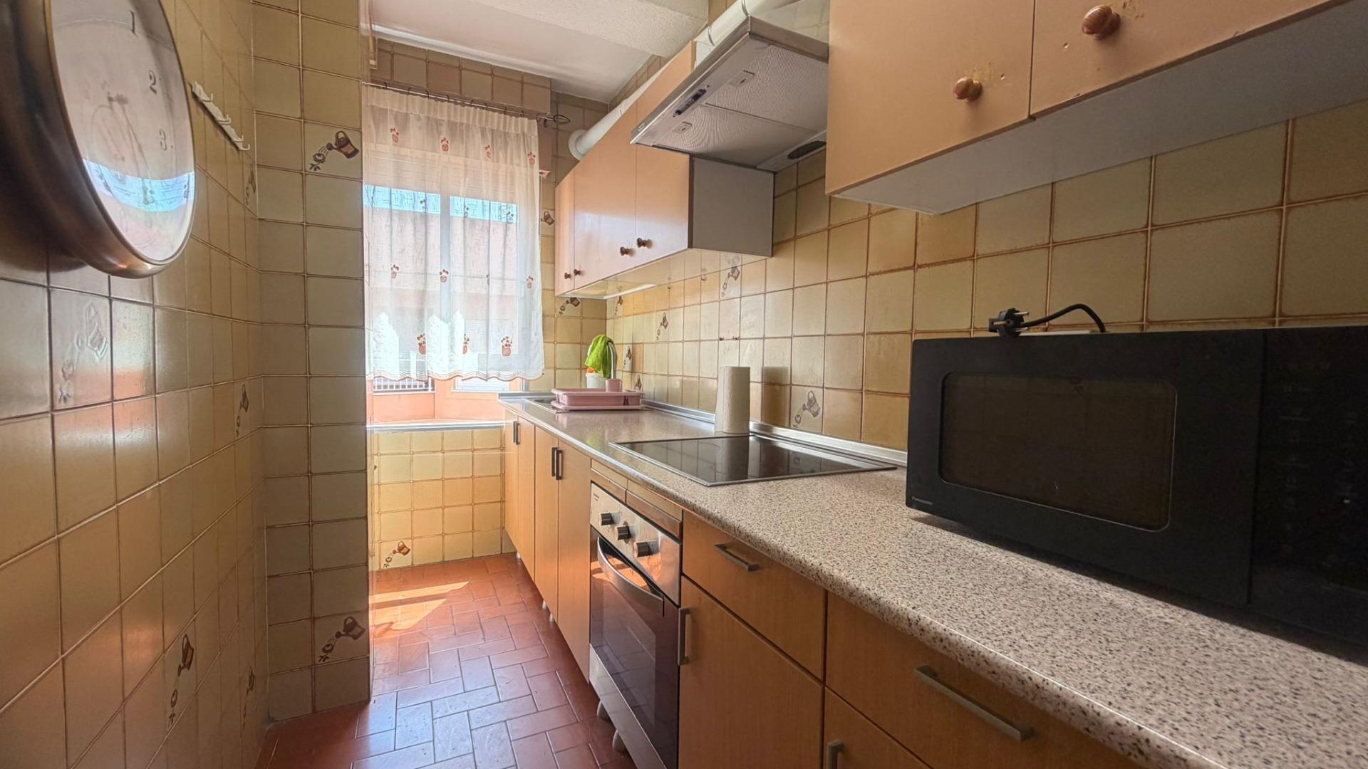 Kitchen layout and appliances in south-facing penthouse, Playa de los Locos, Torrevieja