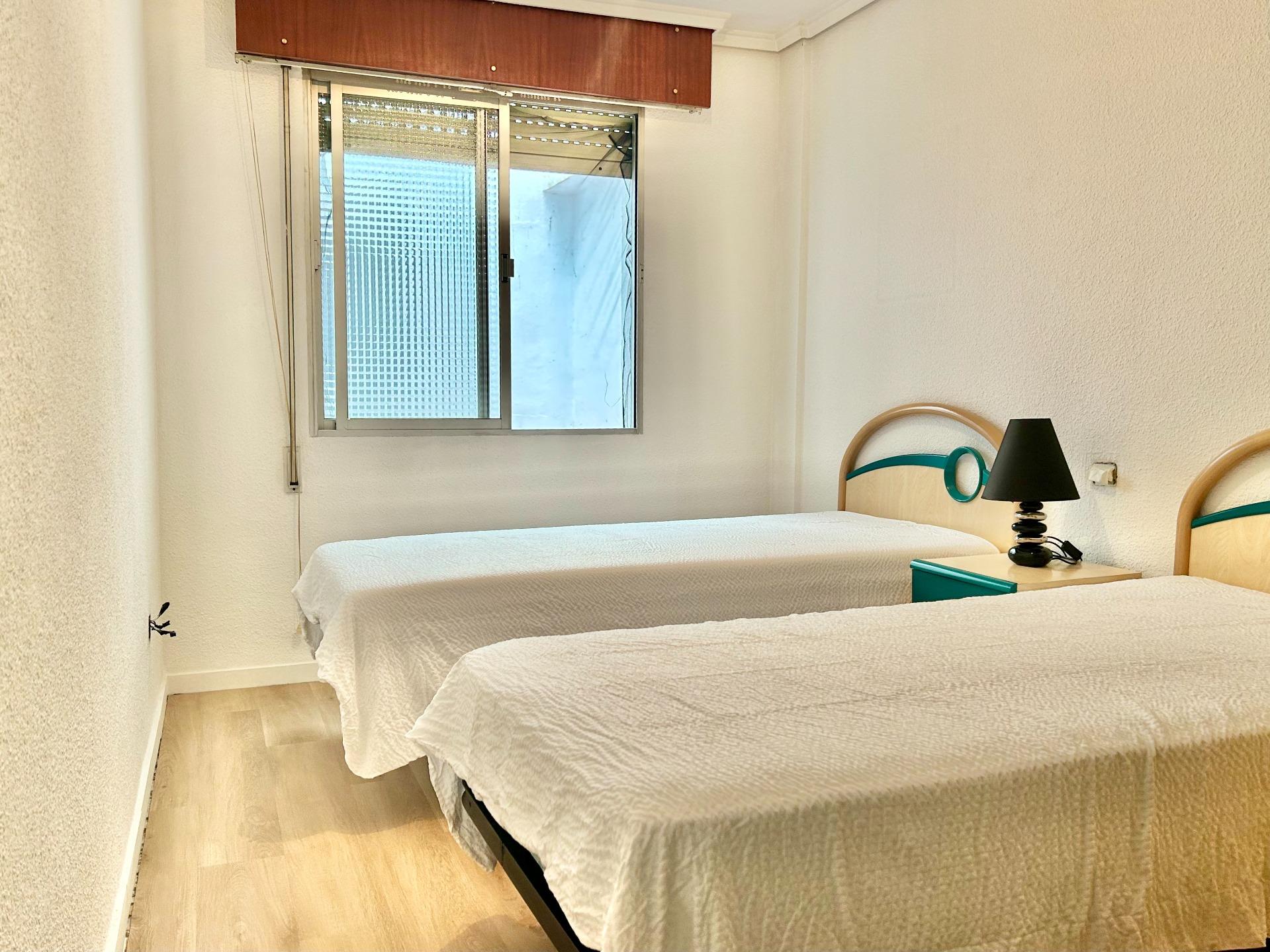 South-facing 8m2 terrace with marina views, Paseo Marítimo apartment, Torrevieja