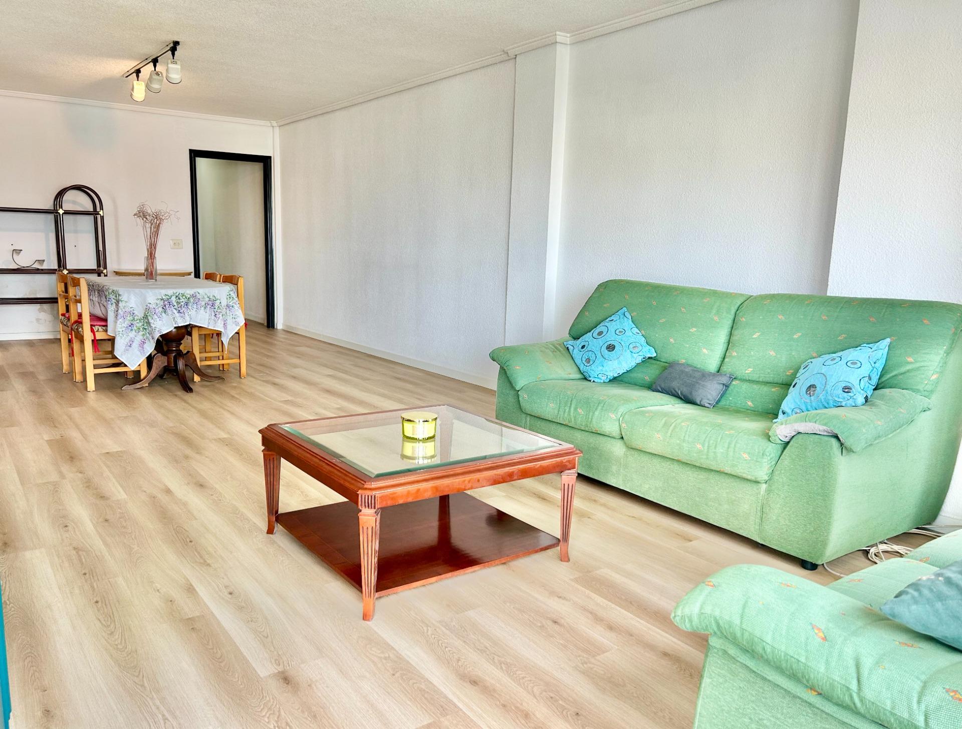 Kitchen in 4-bedroom apartment on Paseo Marítimo, Torrevieja, original fittings