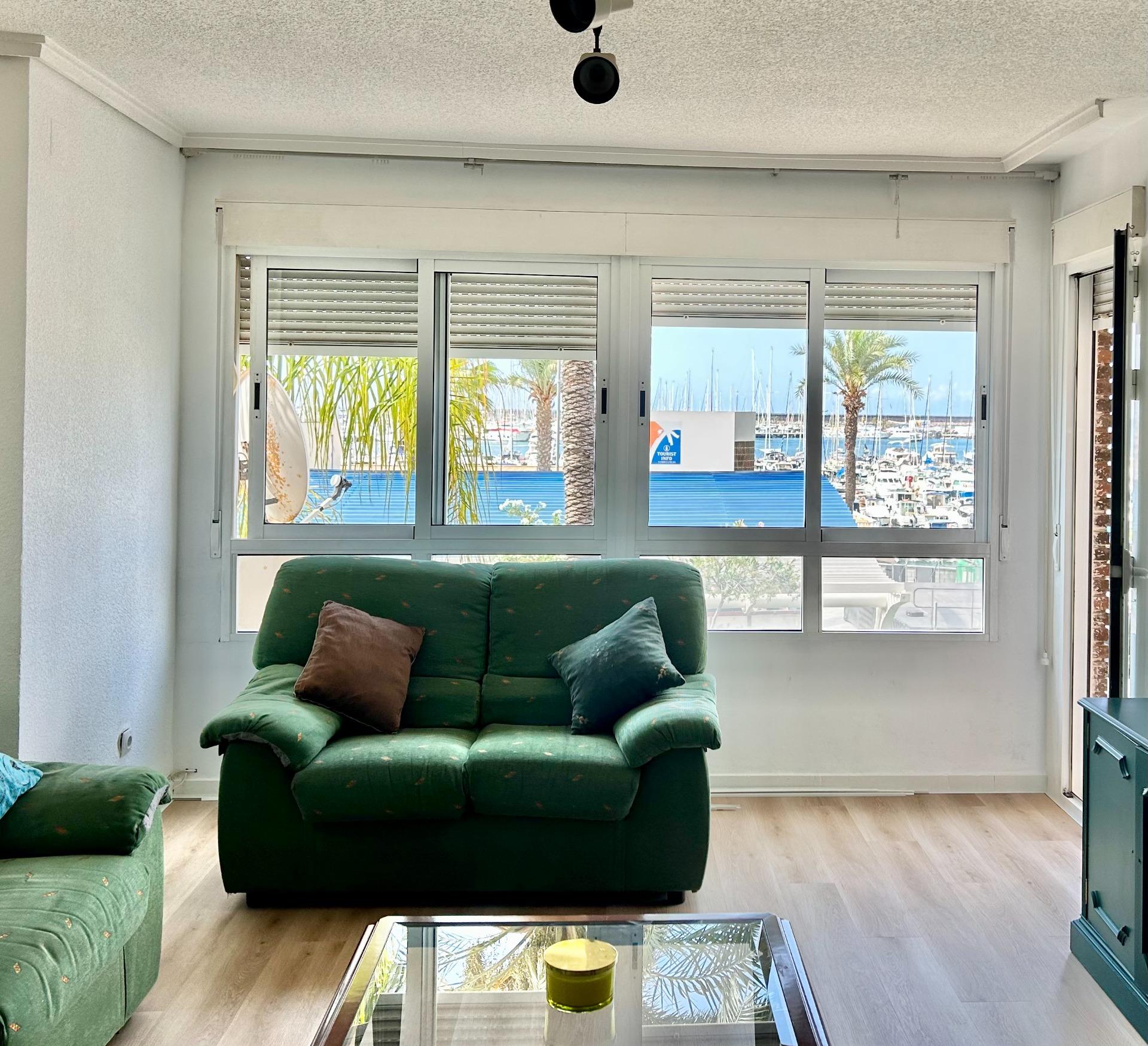 Main bedroom with built-in wardrobes in first-floor apartment on Paseo Marítimo, Torrevieja