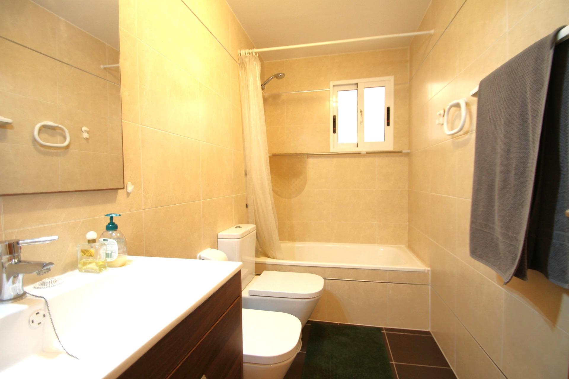 Built-in wardrobes detail in bedroom, 2-bedroom apartment, El Molino, Torrevieja