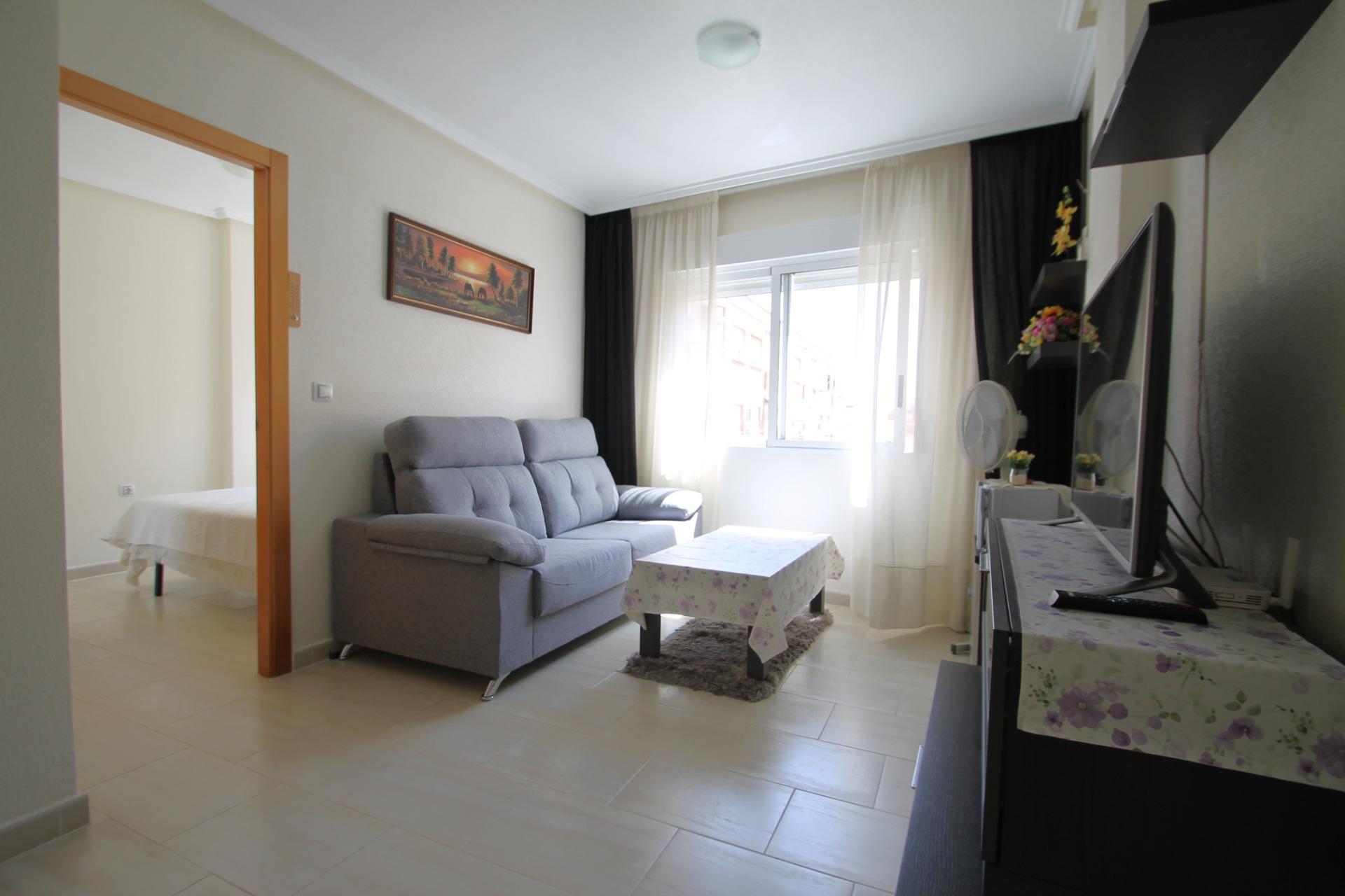 Open-plan kitchen and dining area in 2-bedroom apartment, El Molino, Torrevieja