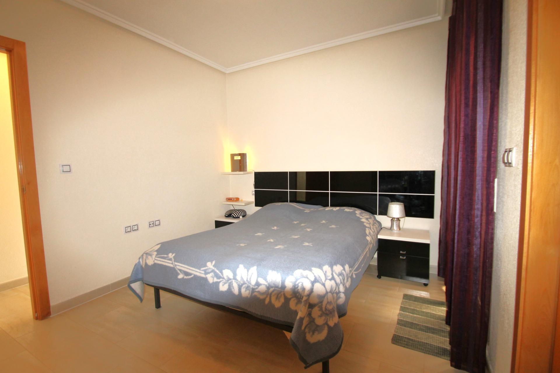 En-suite bathroom with shower in 2-bedroom apartment, El Molino, Torrevieja