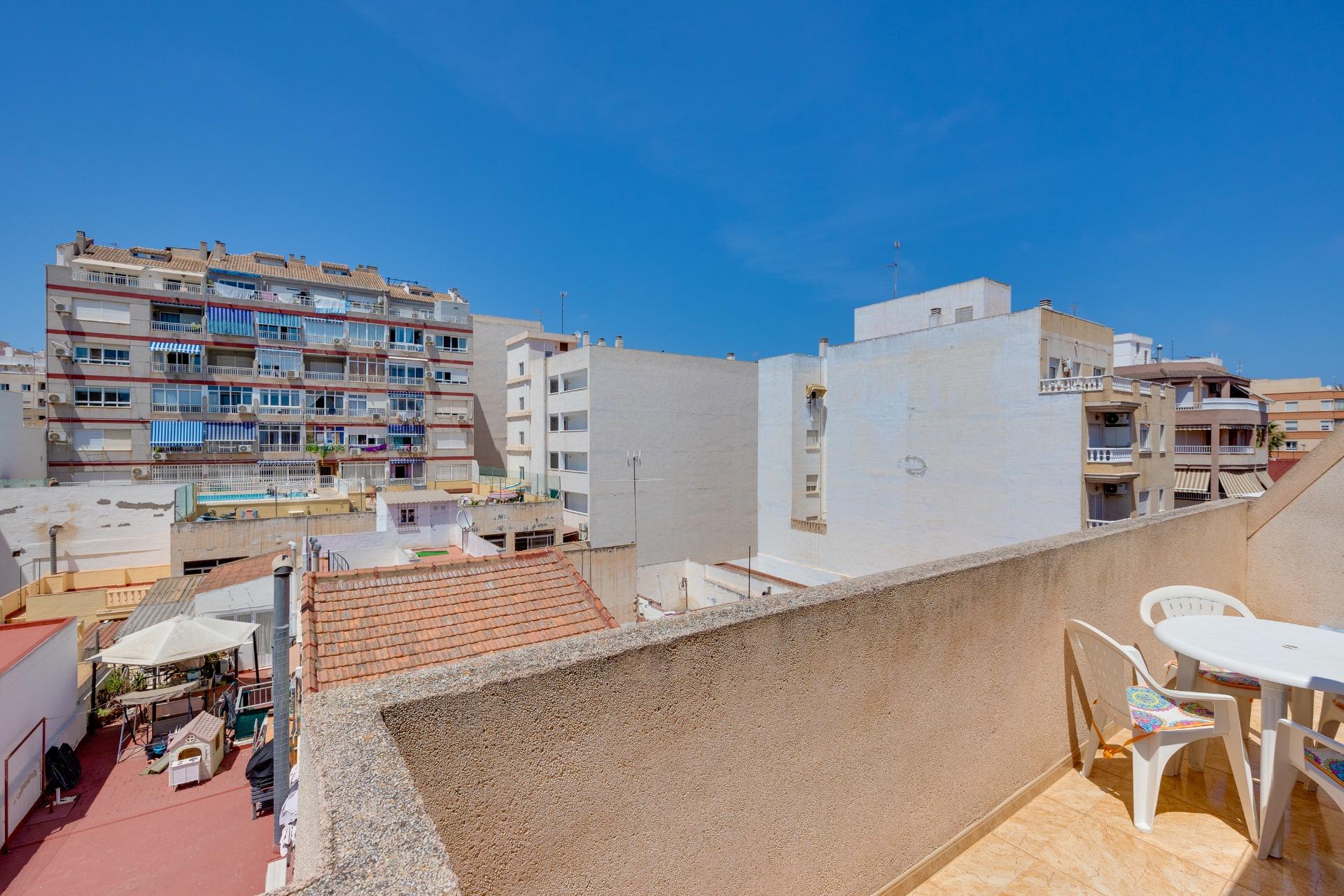 Bathroom with shower in 3-bedroom penthouse, El Molino, Torrevieja