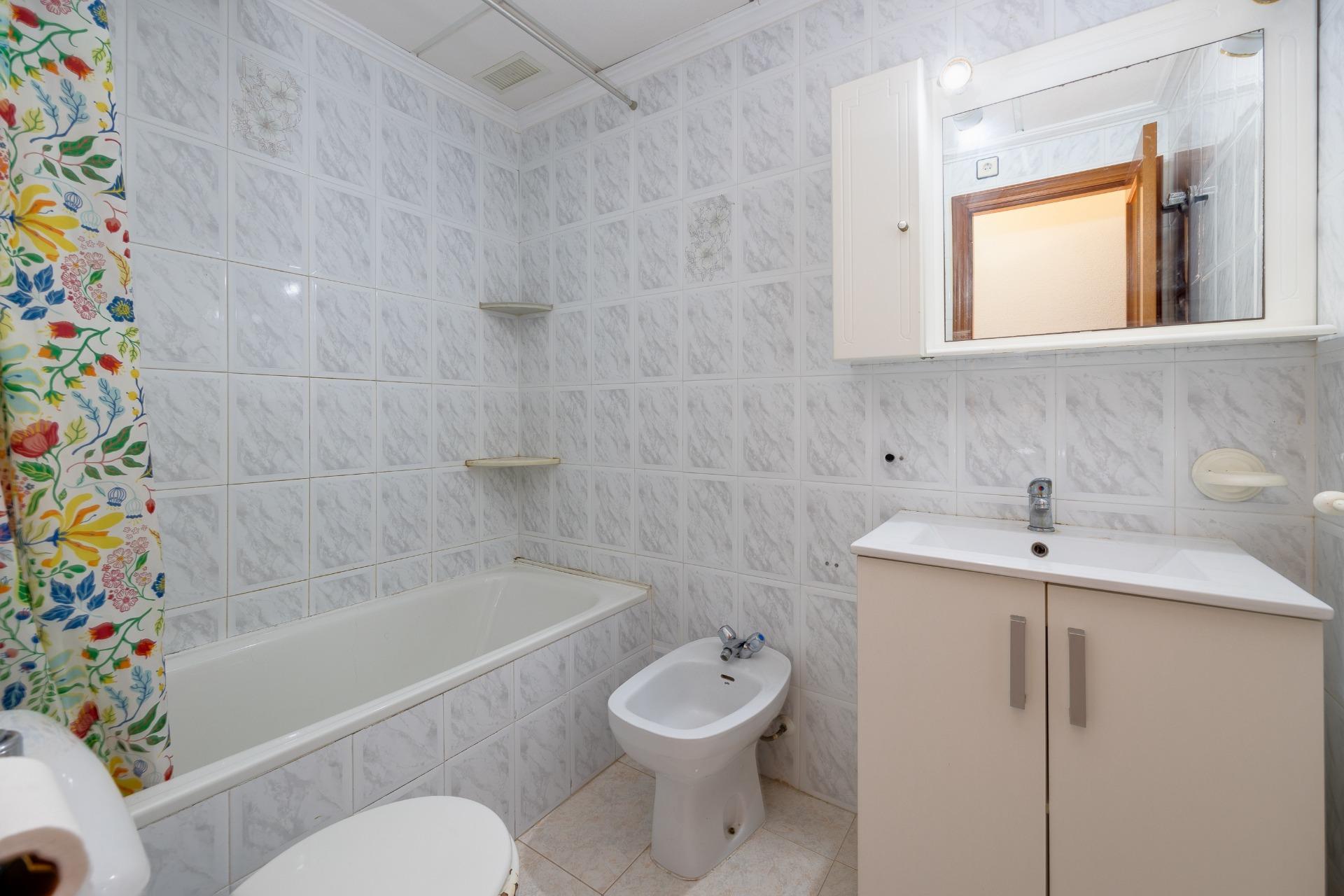 Kitchen units and worktop in first-floor apartment, Acequion, Torrevieja
