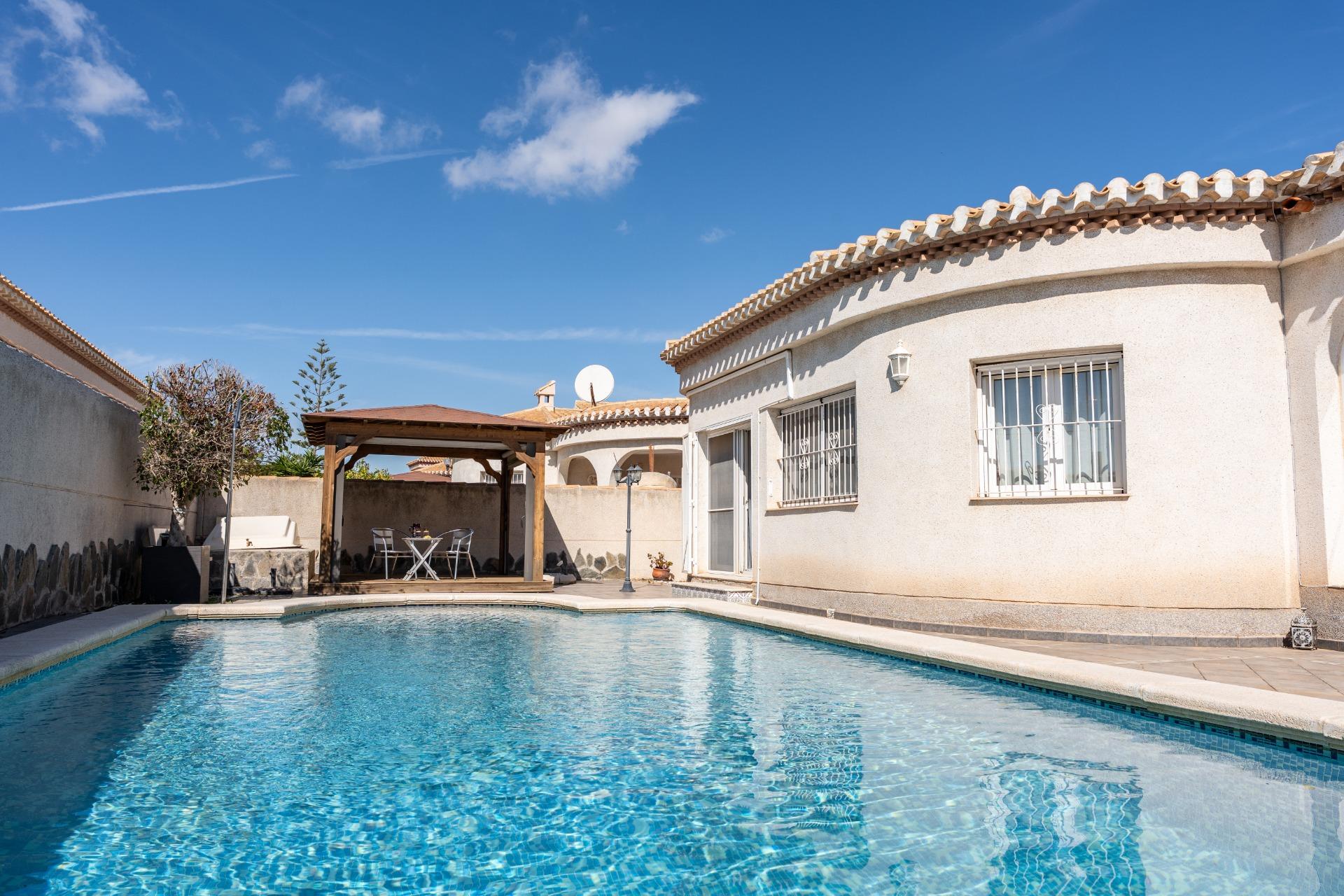 Gravel and artificial grass garden, 525m2 plot, Playa Flamenca villa