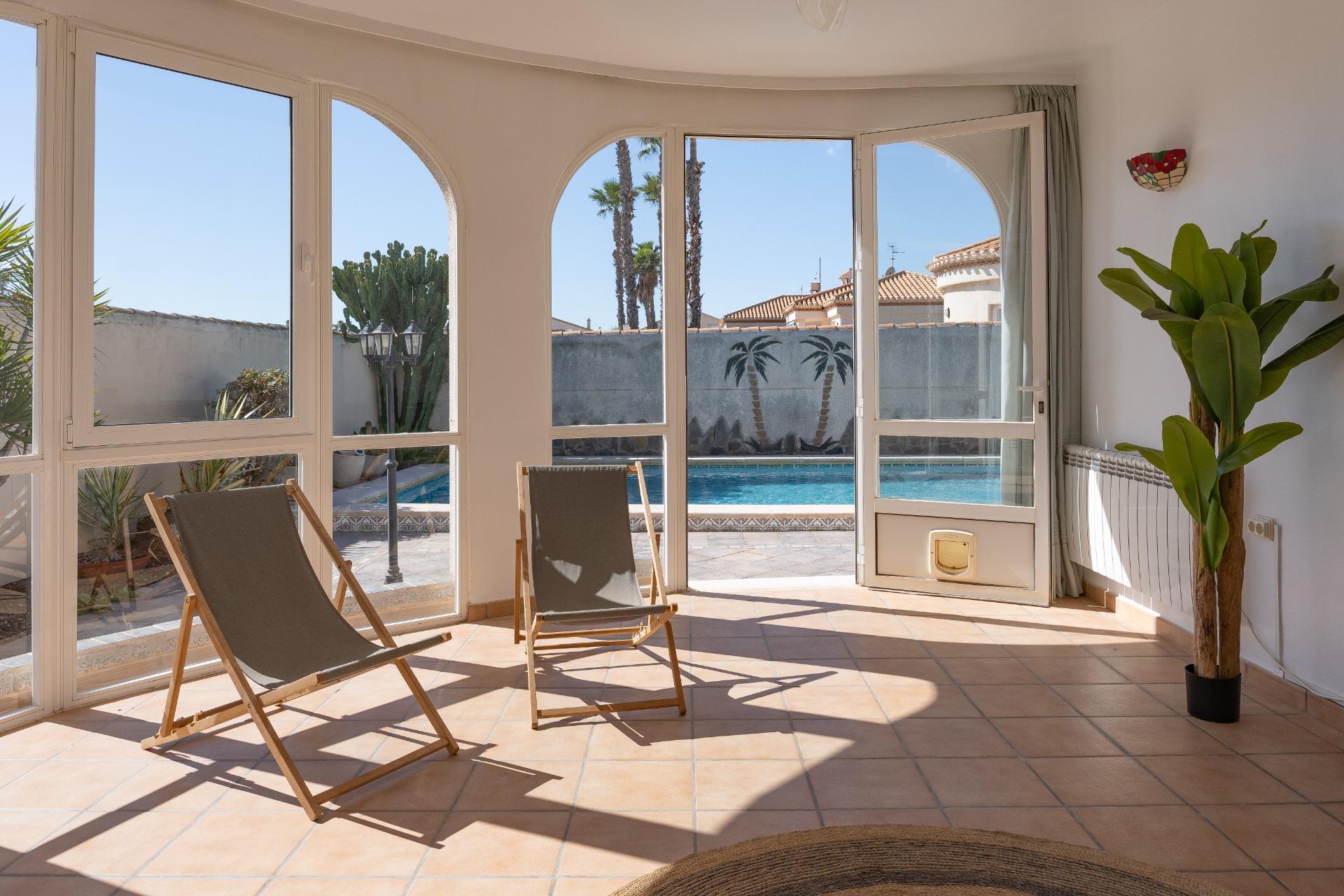 Side garden area of 525m2 plot, 3-bedroom villa in Playa Flamenca