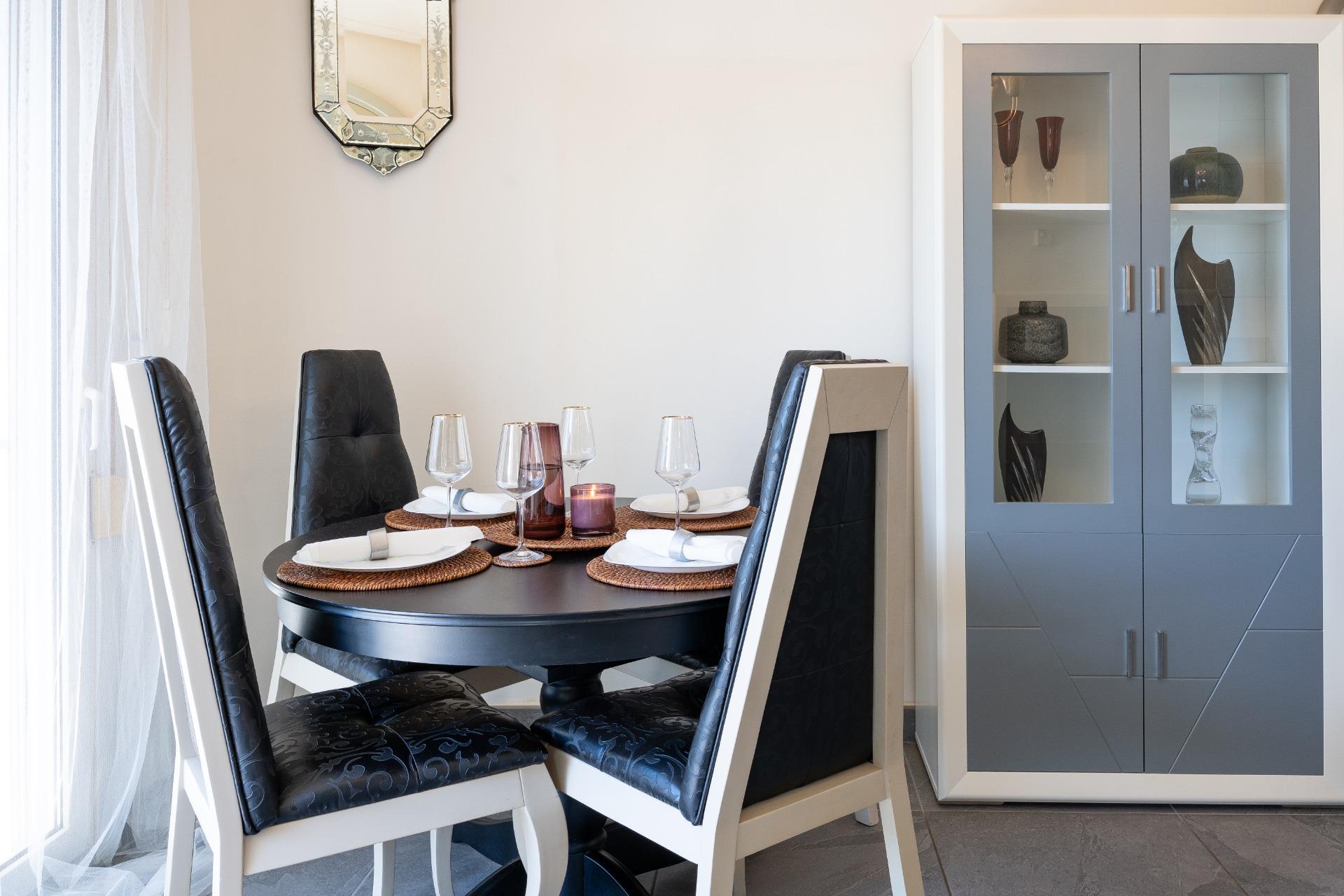 Walk-in shower in en-suite bathroom, 3-bedroom villa, Playa Flamenca
