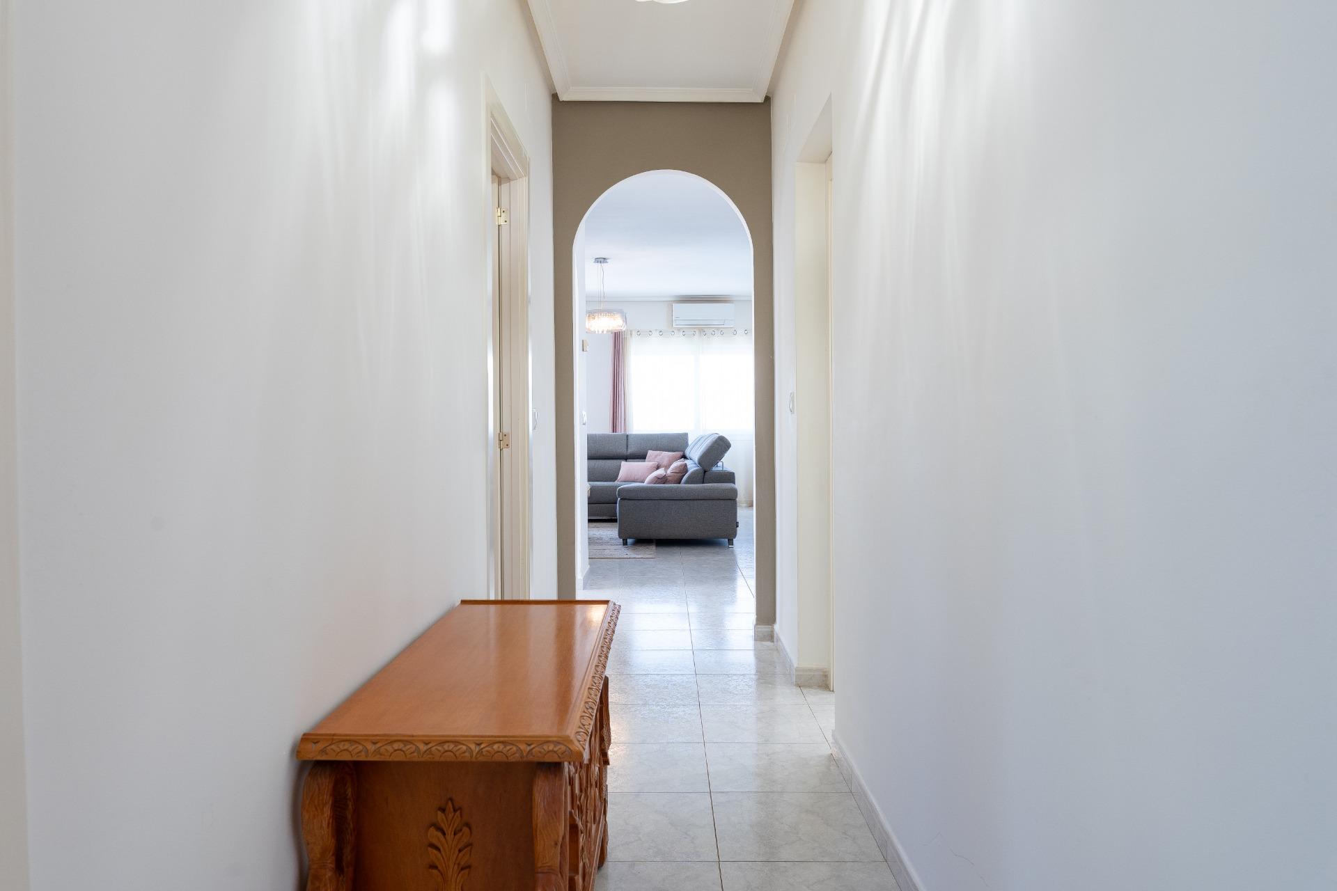 Living area light fittings and ceiling, single-storey villa in Playa Flamenca