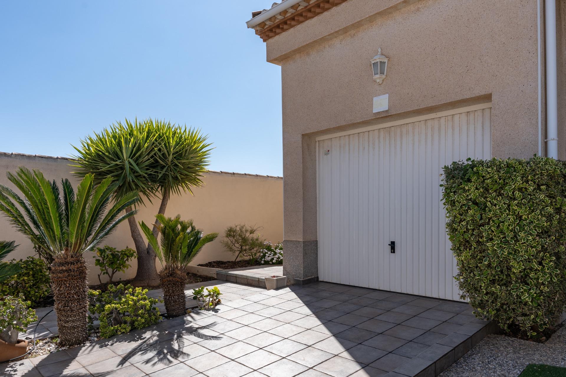 Kitchen patio doors open to pool terrace, single-storey villa, Playa Flamenca