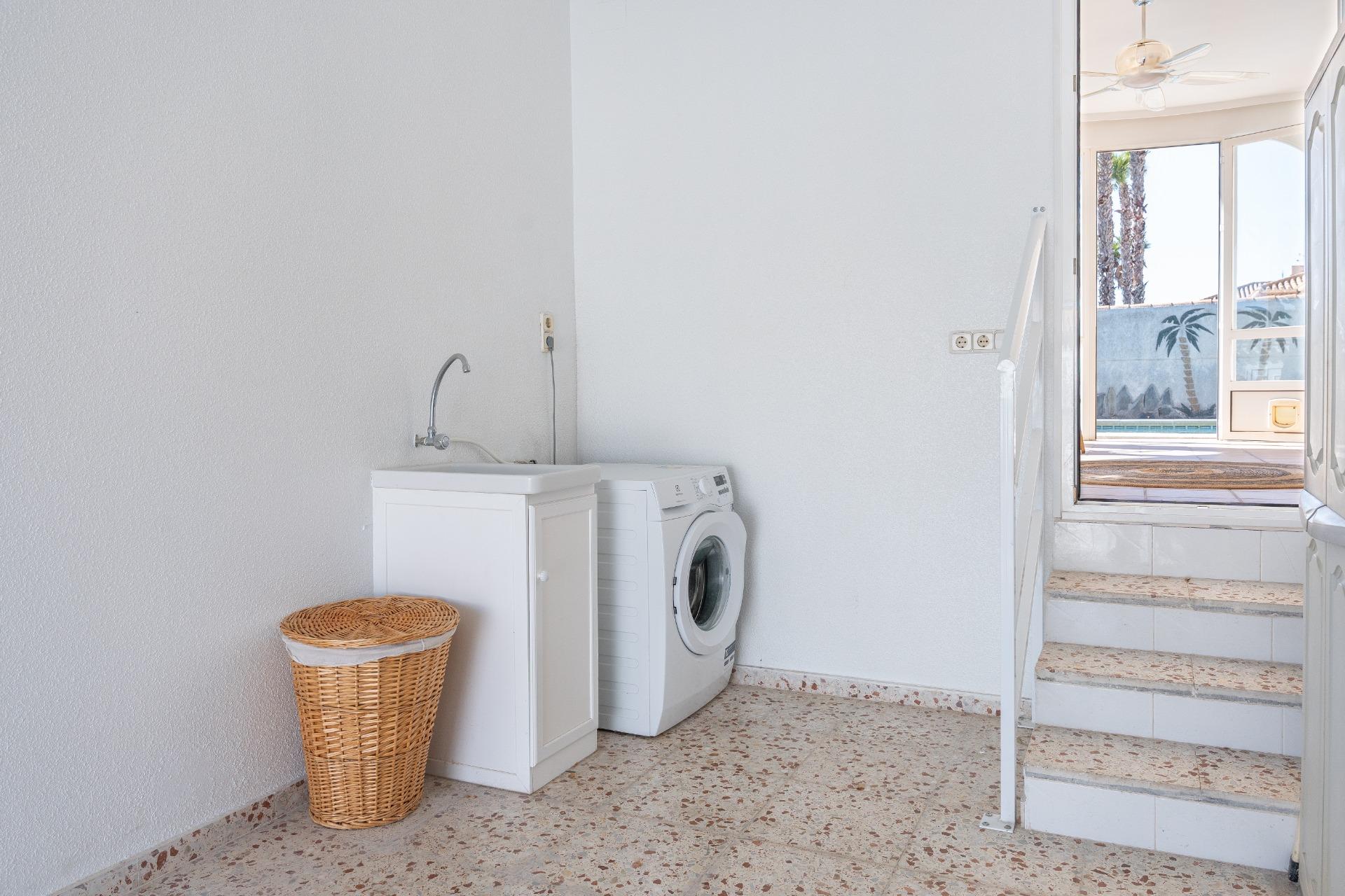 Pool with adjacent jacuzzi, south-facing 3-bedroom villa, Playa Flamenca