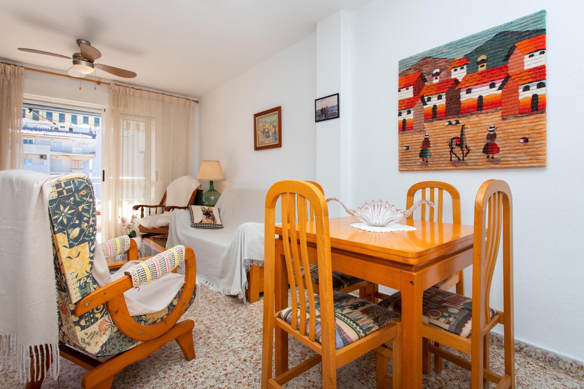 Dining area showing wall detail and tiled floor in penthouse, Playa del Cura, Torrevieja