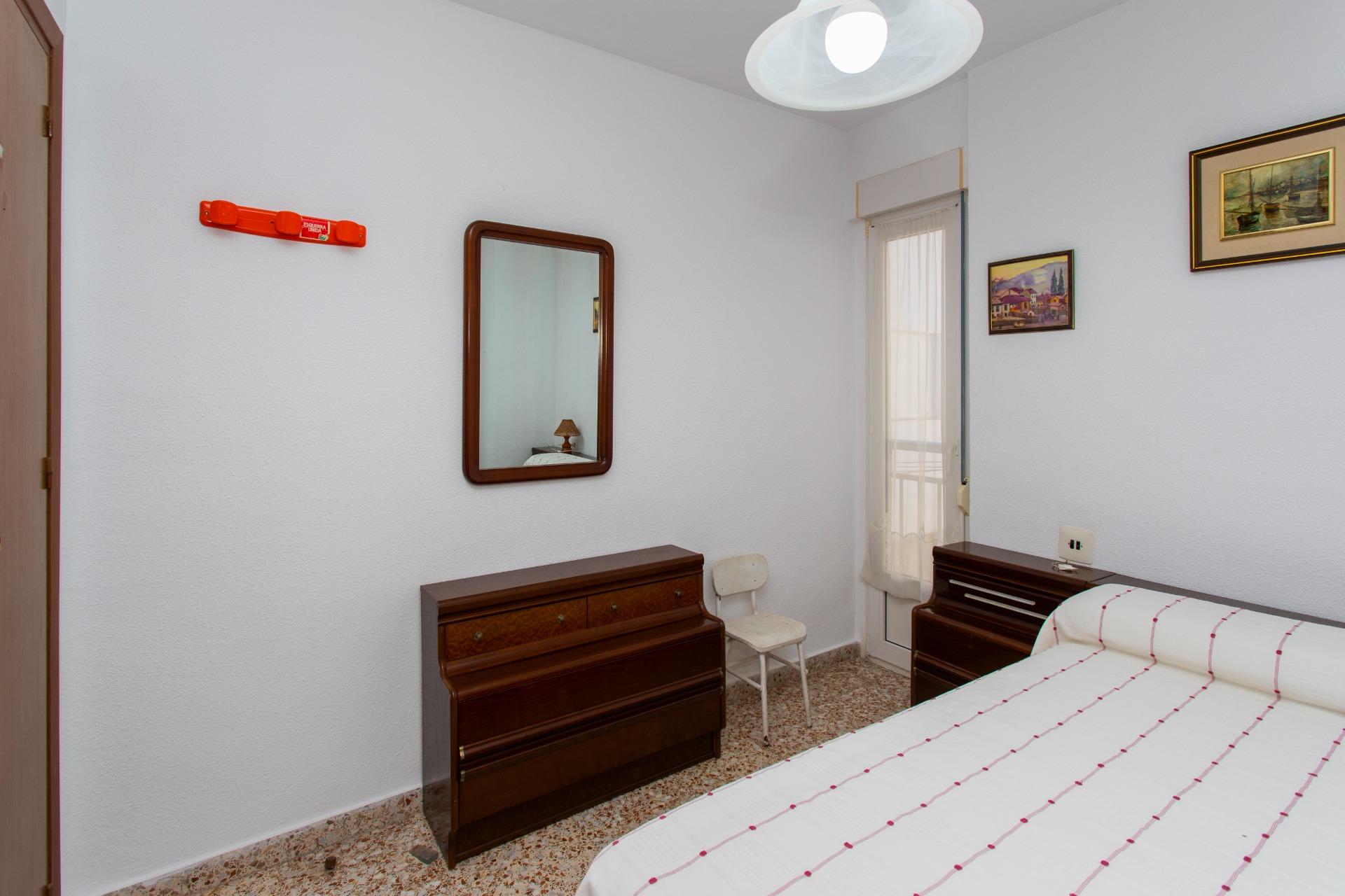 Bedroom with tiled floor and window in penthouse, Playa del Cura, Torrevieja