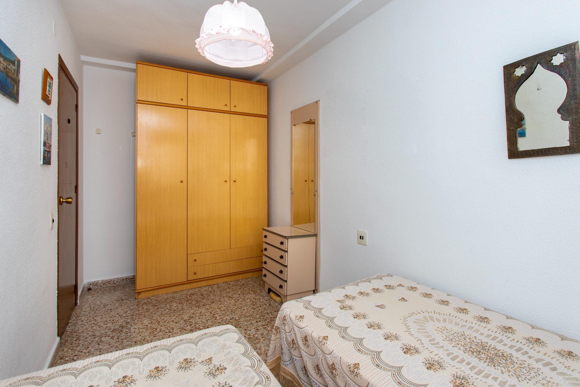 Bedroom with window in 3-bedroom penthouse, Playa del Cura, Torrevieja
