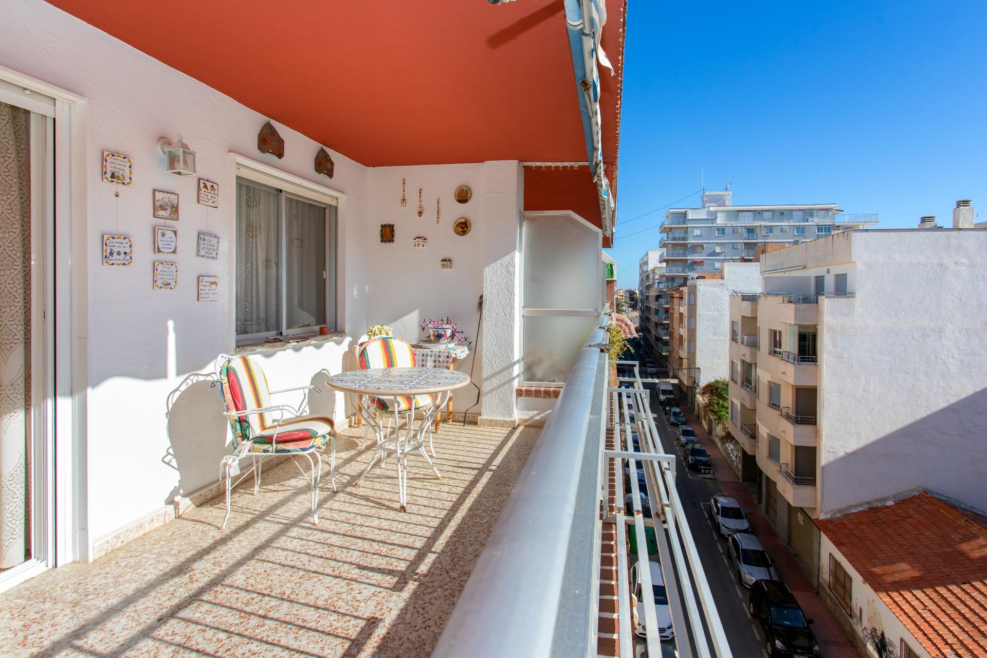South-facing balcony with metal railings on 3-bedroom penthouse, Playa del Cura, Torrevieja