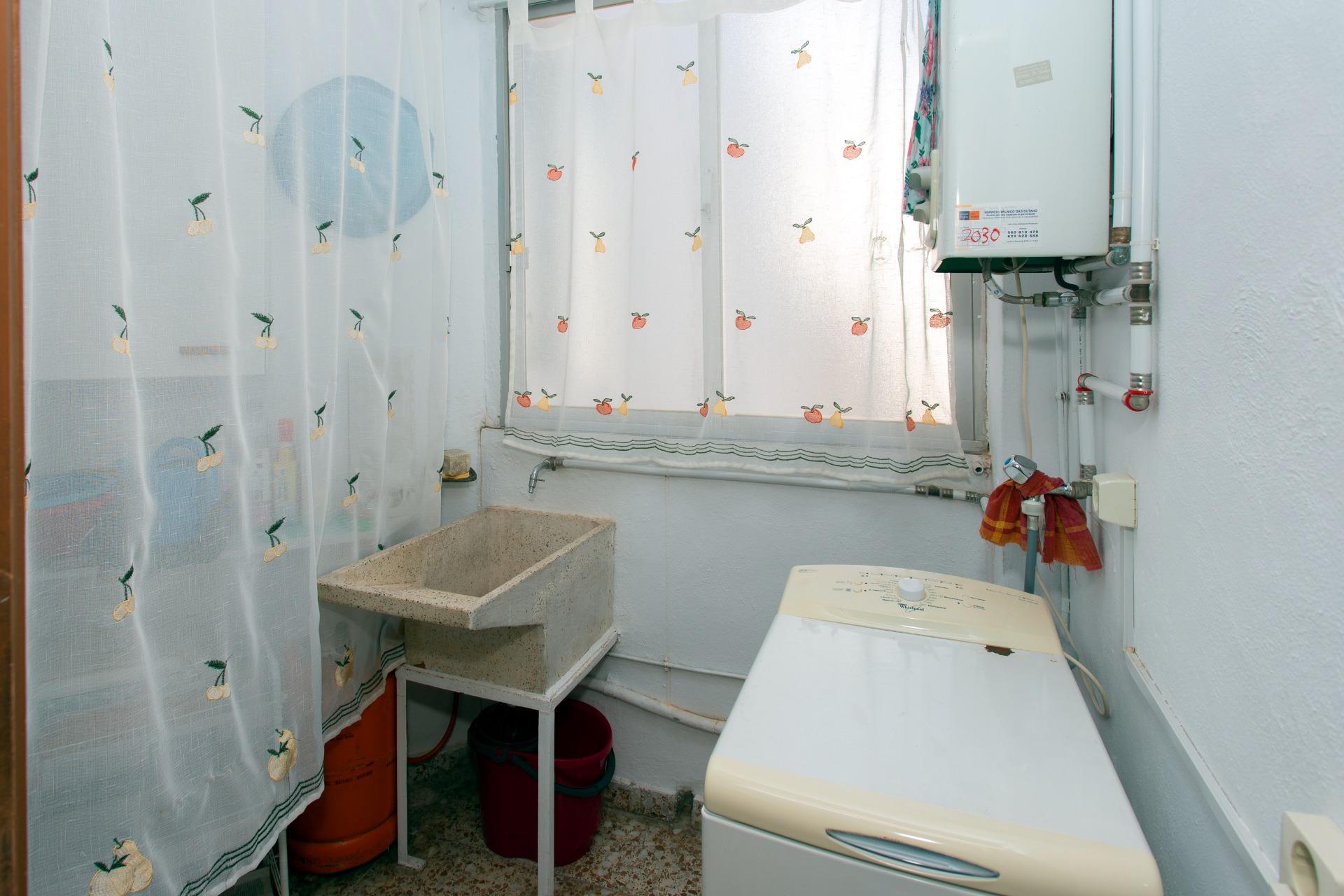 Laundry room with utility fittings in penthouse, Playa del Cura, Torrevieja