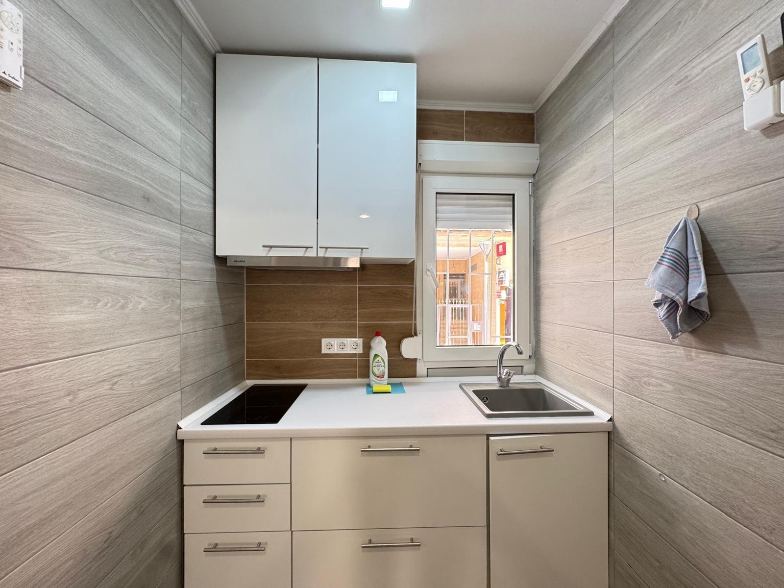 Bathroom with shower in studio unit, Playa del Cura, Torrevieja