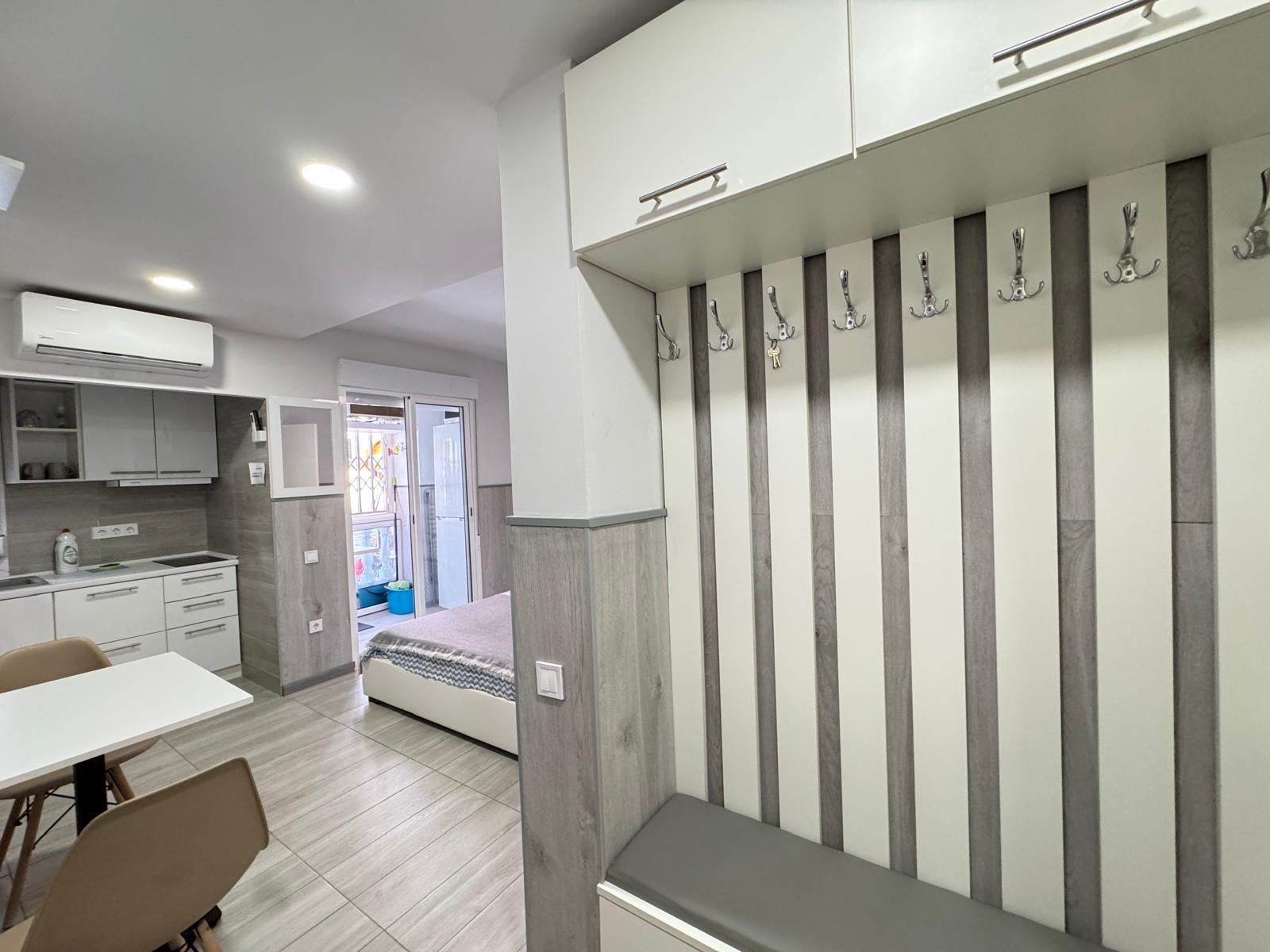 Internal corridor connecting rooms, 2-bedroom apartment, Playa del Cura, Torrevieja