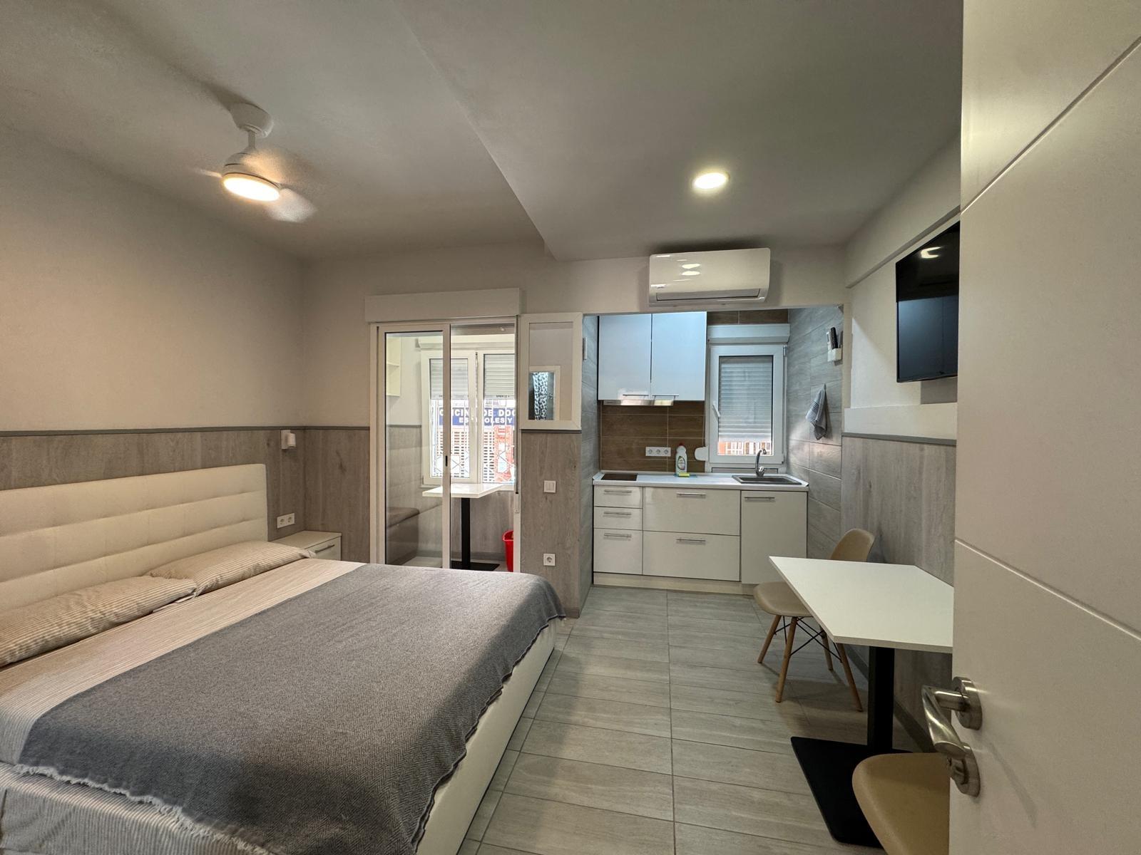 Fitted kitchen with appliances in 2-bedroom apartment, Playa del Cura, Torrevieja
