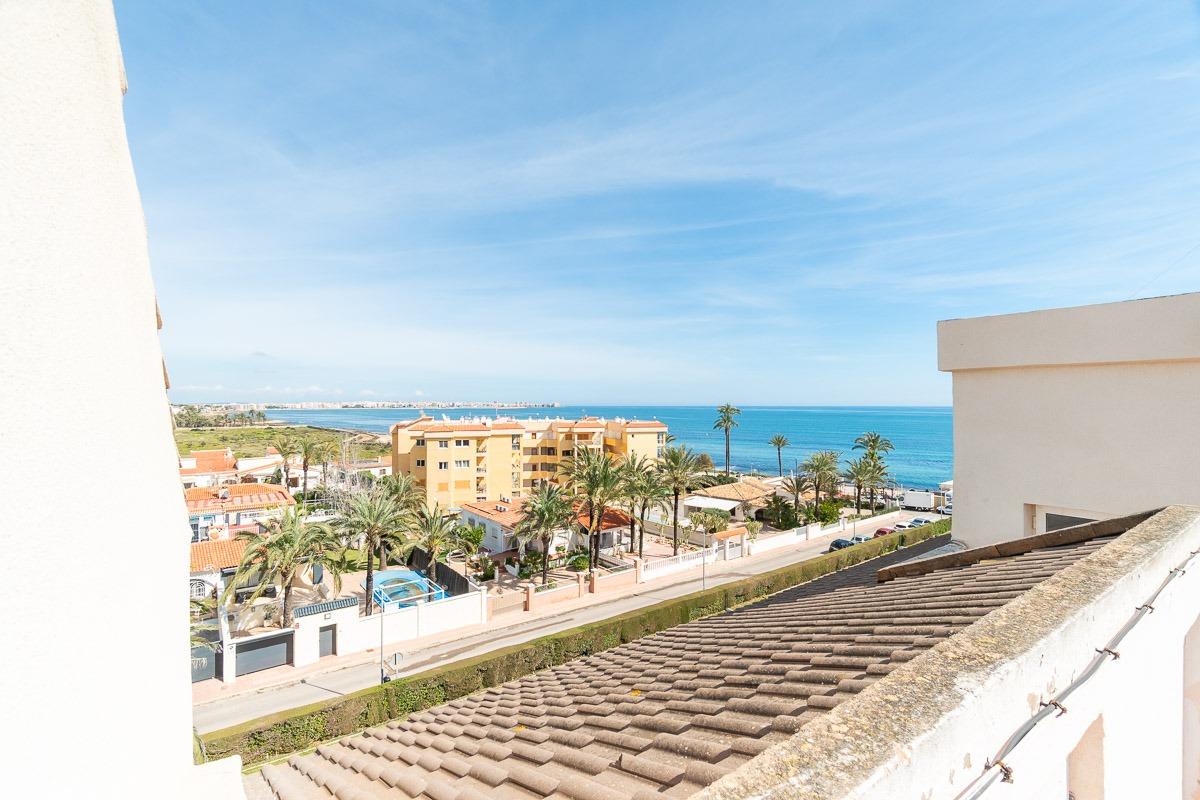Living space interior showing floor finish, Rocío del Mar apartment