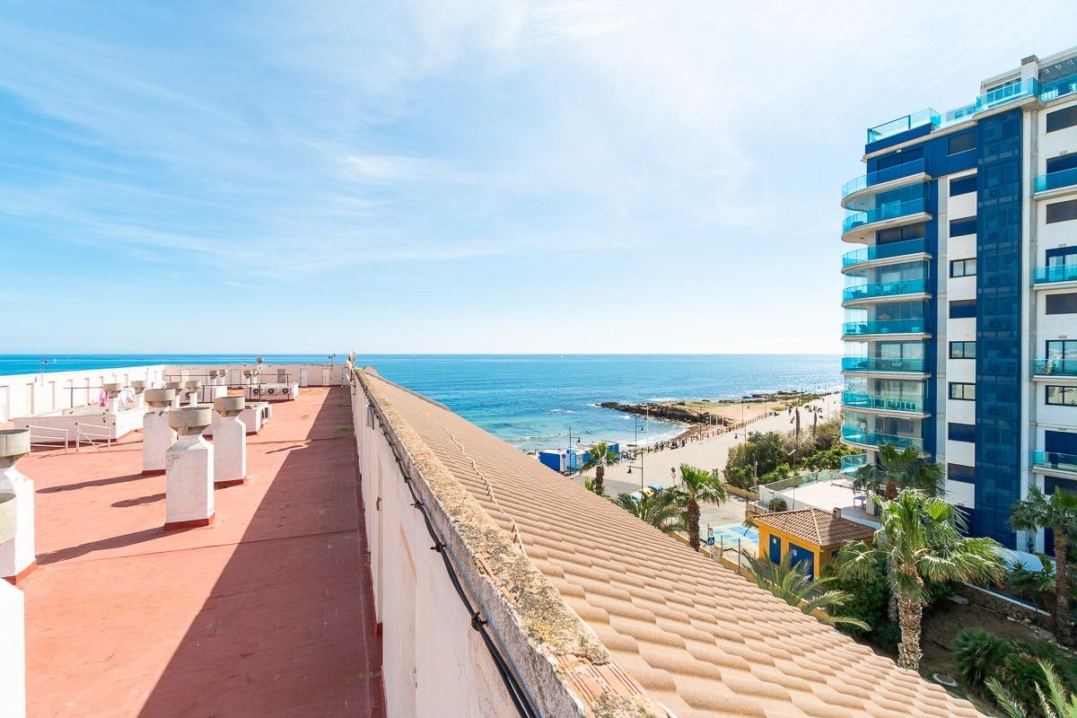 Bathroom fixtures detail, 2-bedroom apartment in Rocío del Mar