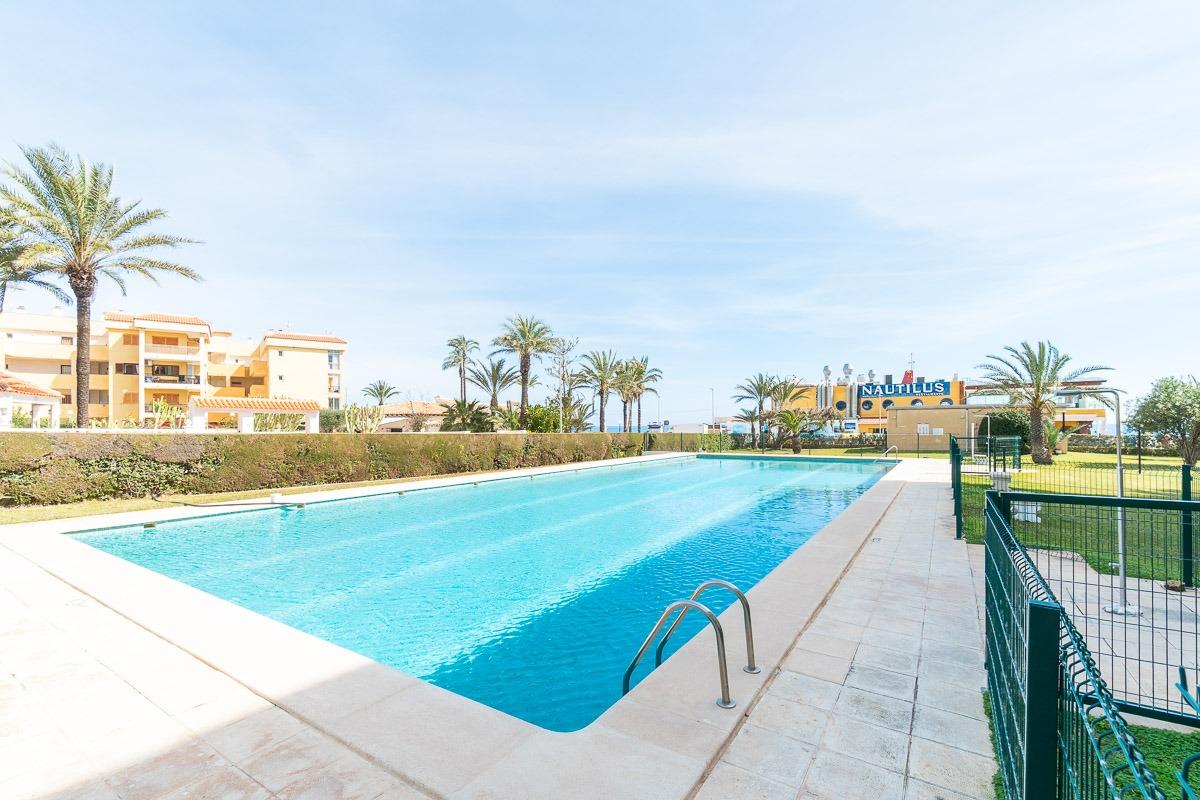 Communal garden with mature planting, Rocío del Mar complex