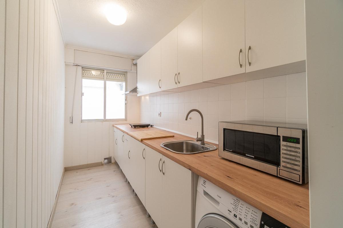 Master bedroom with built-in wardrobes, 2-bedroom apartment in Rocío del Mar