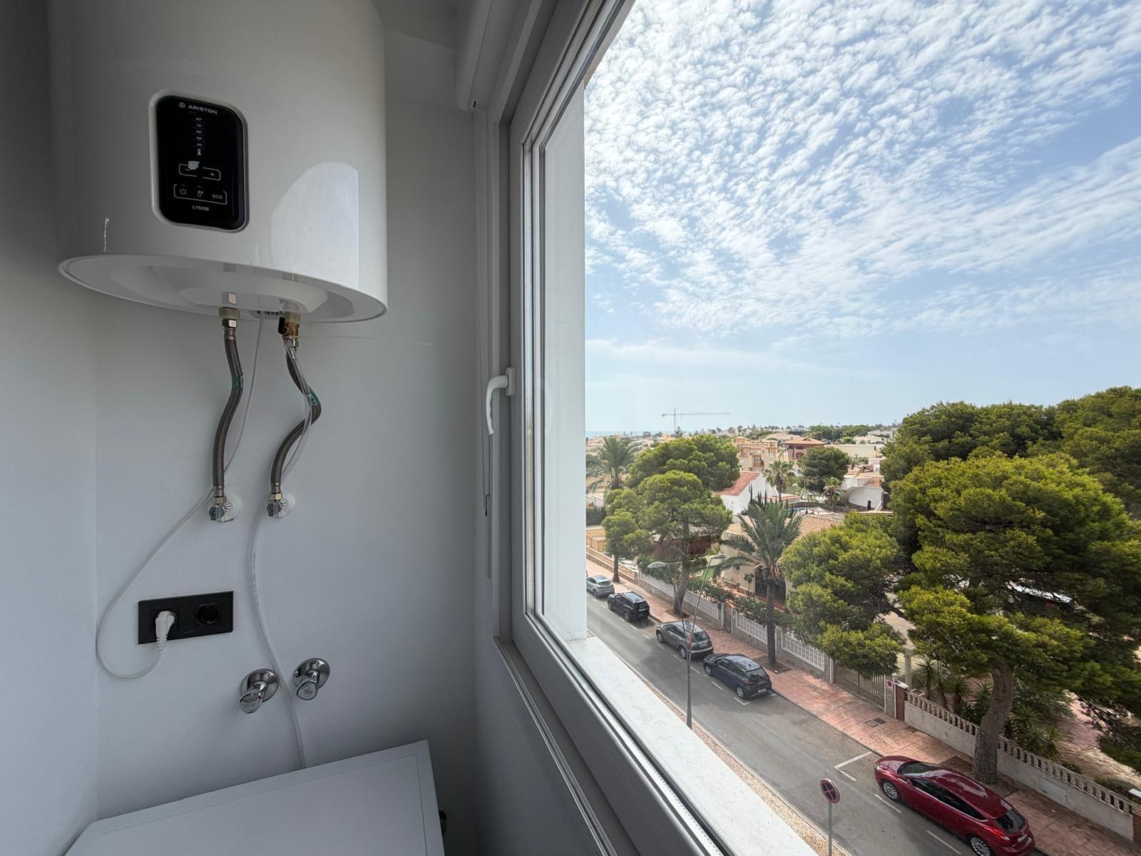 Bedroom window with natural light in 1-bedroom apartment, La Zenia