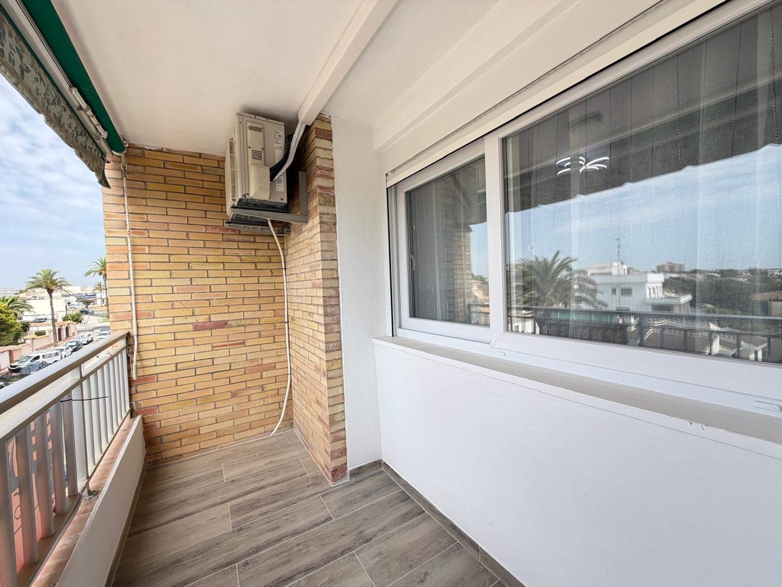Terrace with outdoor tiles in 4th-floor apartment, La Zenia