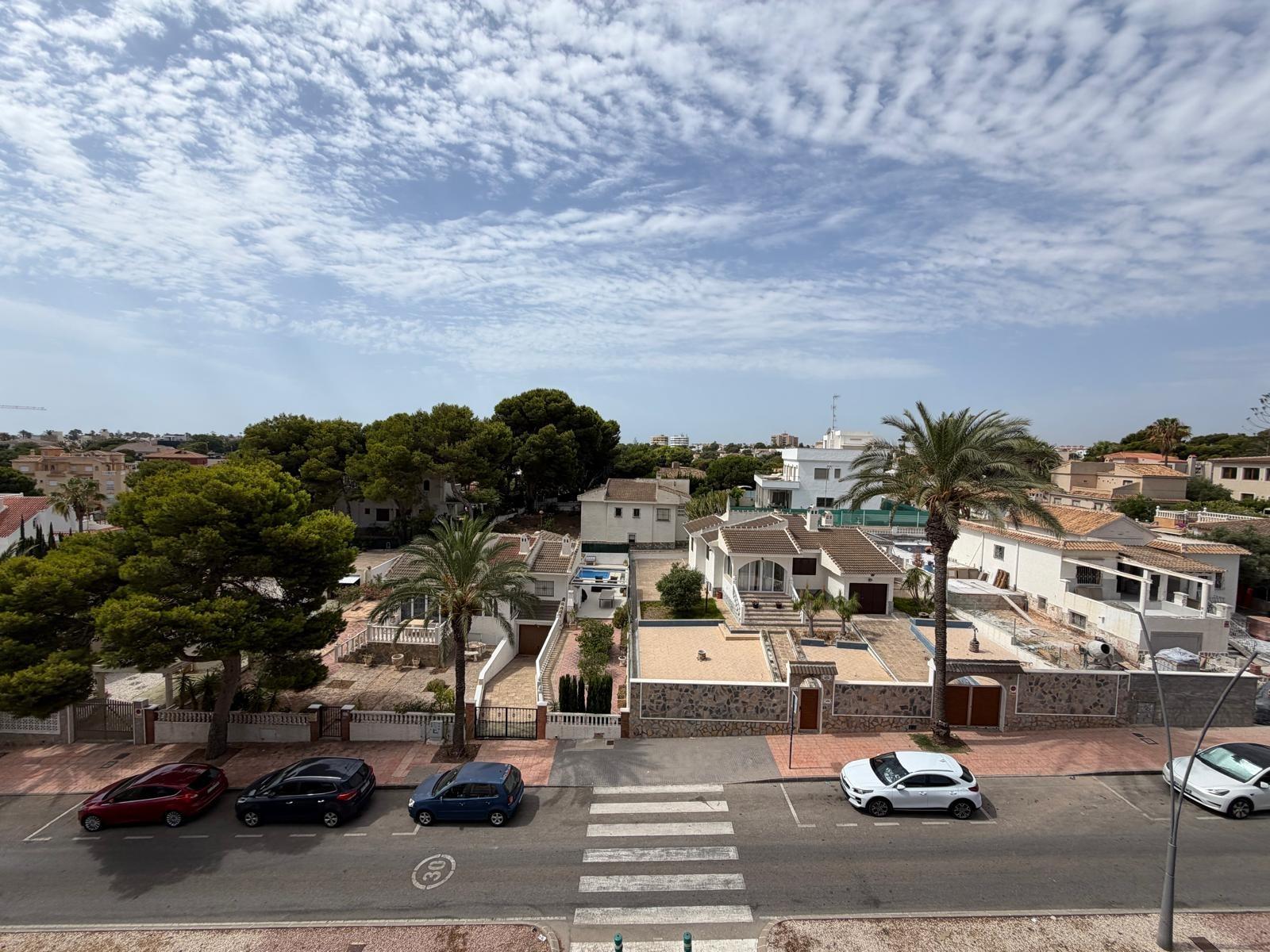 Kitchen overhead units in renovated 1-bedroom apartment, La Zenia