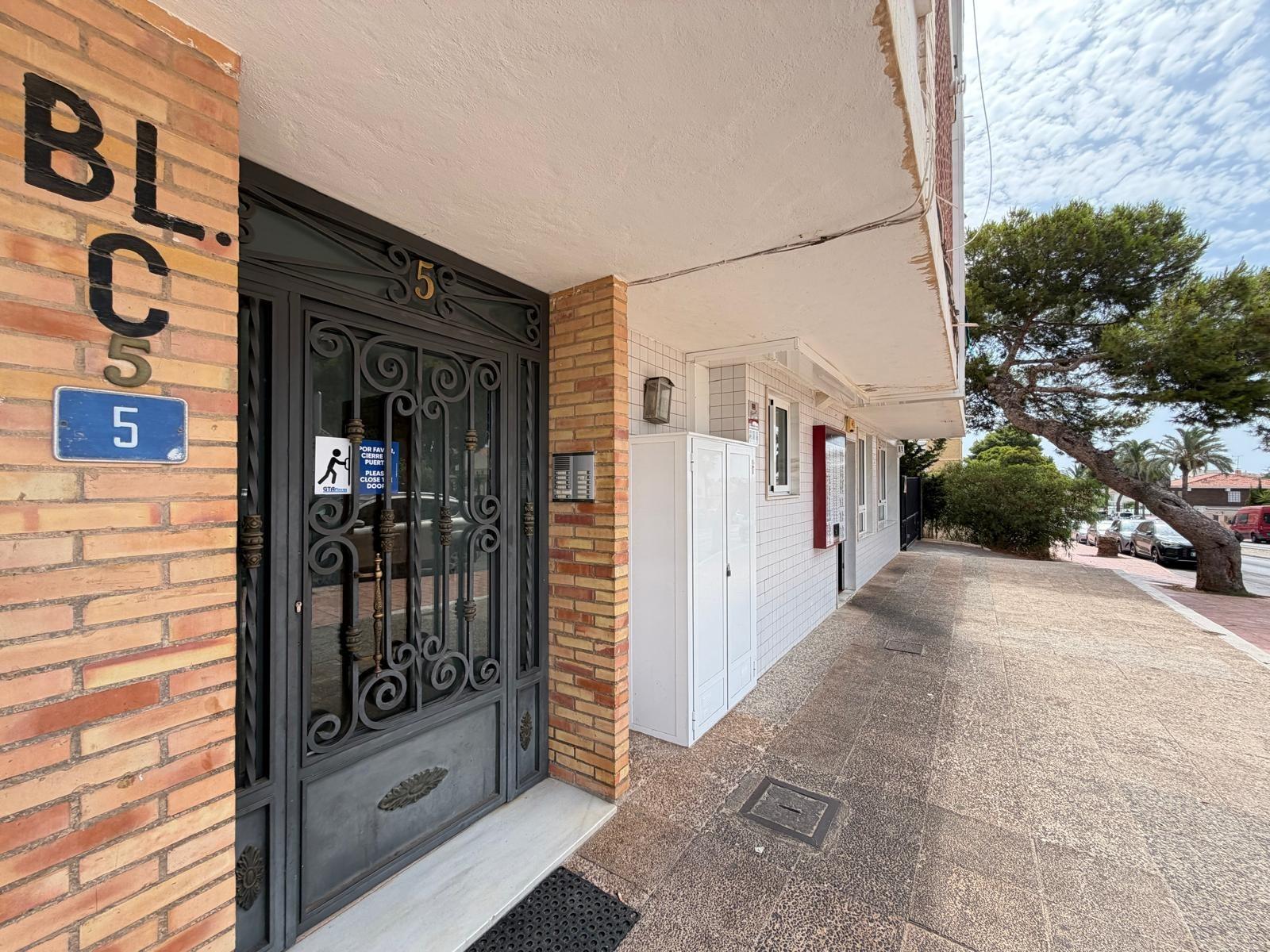 Bathroom door and room layout in 1-bedroom apartment, La Zenia