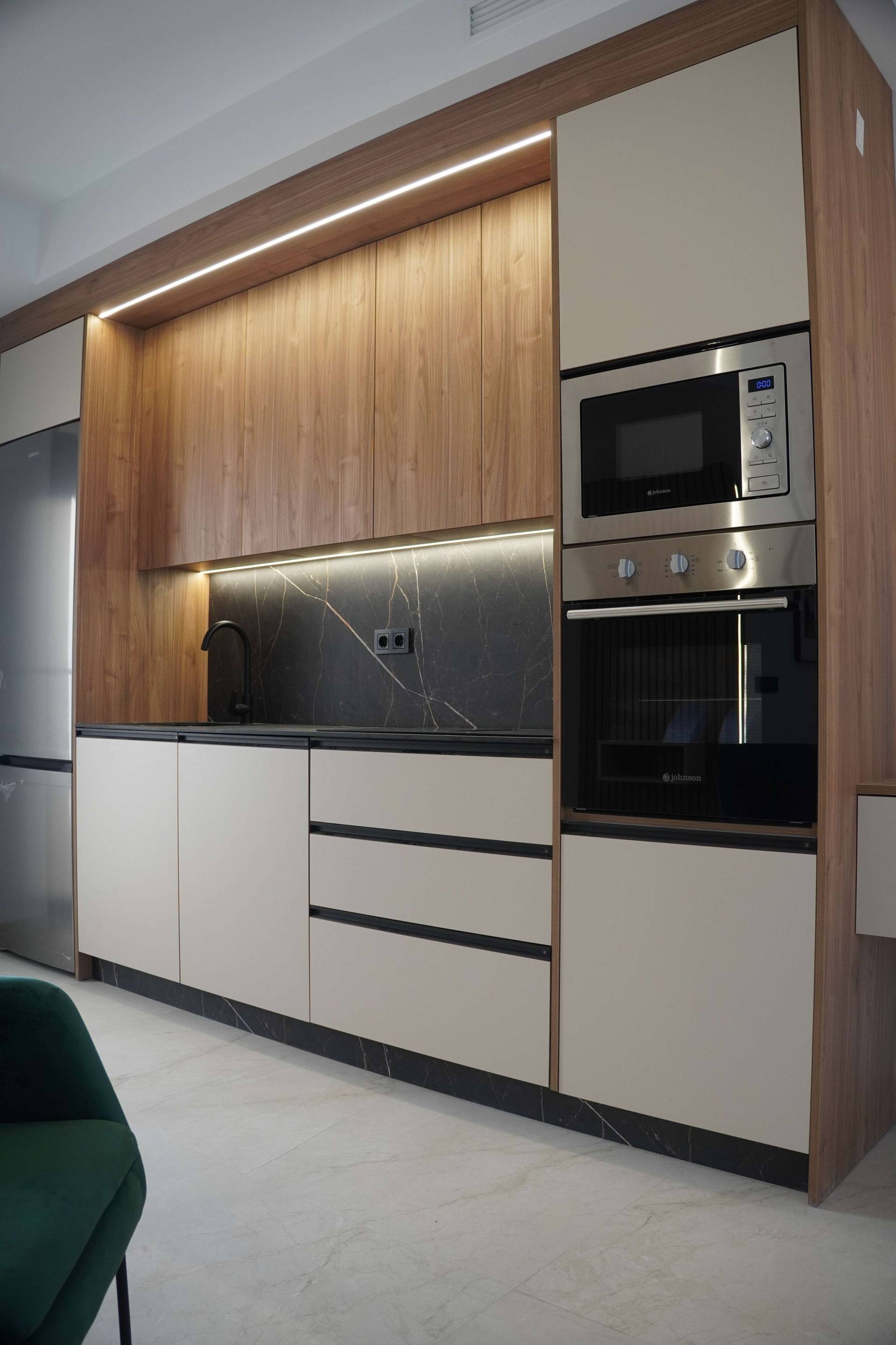 Second bathroom with floor tiles and shower, 3-bedroom apartment, La Torre de la Horadada