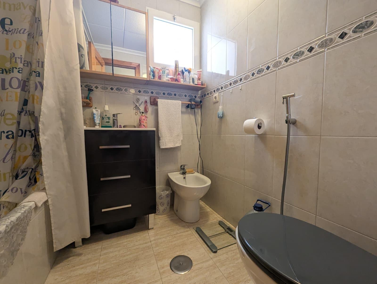 Kitchen worktop and storage in 2-bedroom apartment, Centro, Torrevieja