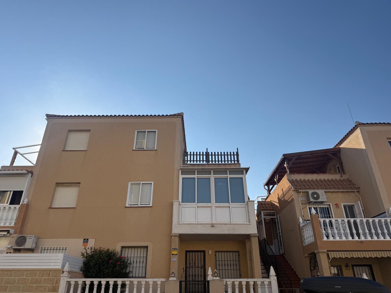 Balcony terrace with exterior wall, 1-bedroom townhouse, Torreblanca, Torrevieja