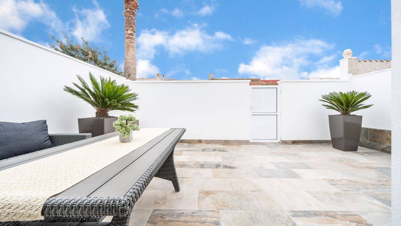 Kitchen worktop with appliances in 3-bedroom bungalow, Centro, Torrevieja