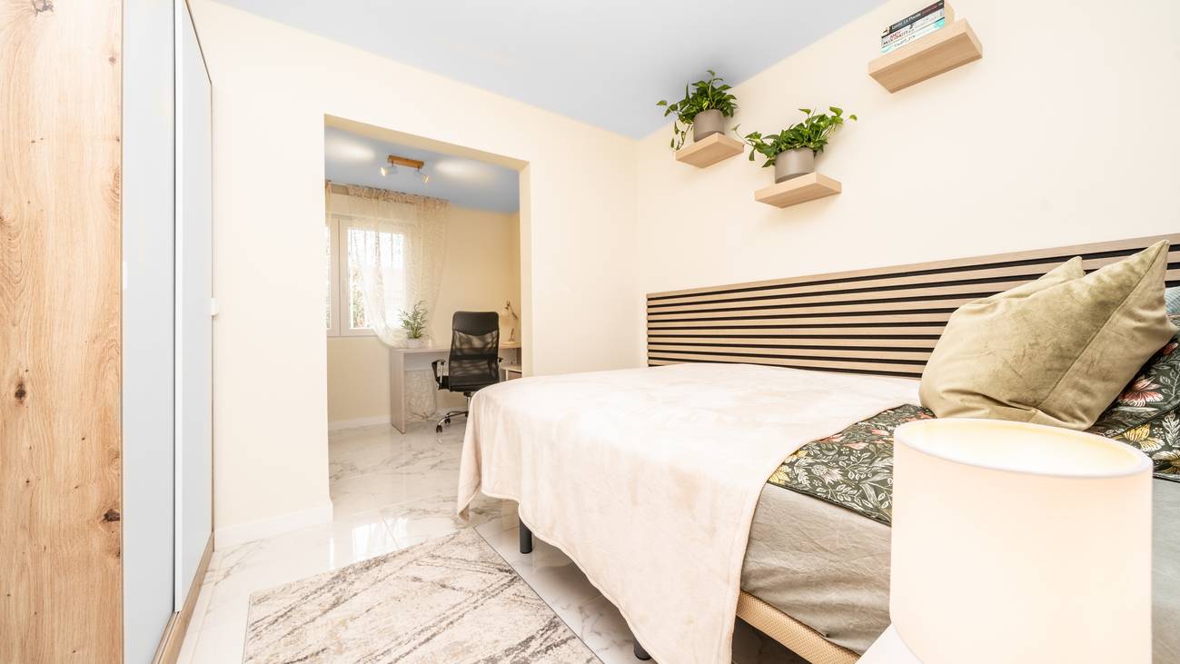 Second bedroom with window in 3-bedroom bungalow, Centro, Torrevieja