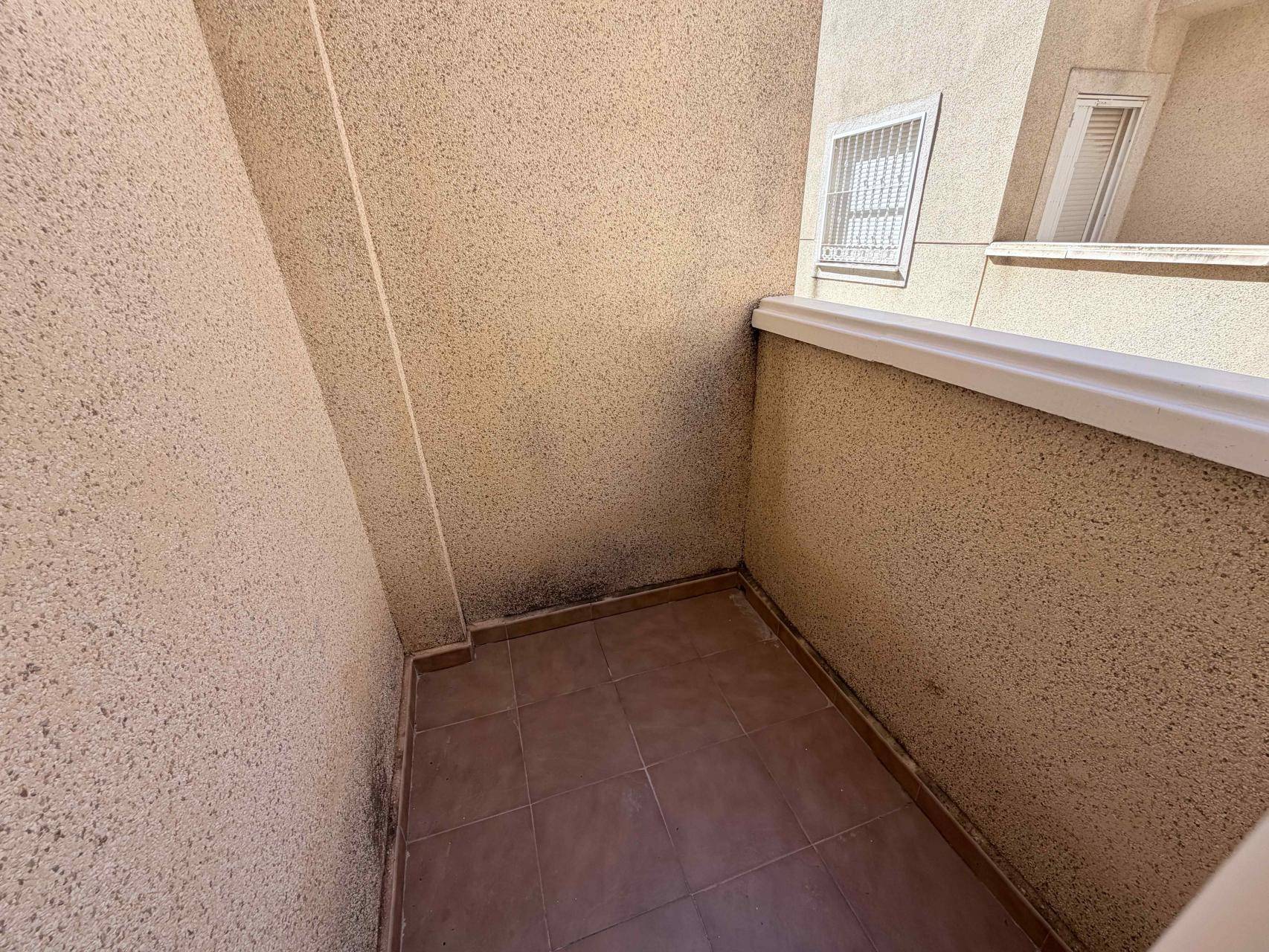 Bathroom fittings and tiling in 3-bedroom villa, Los Almendros-La Florida