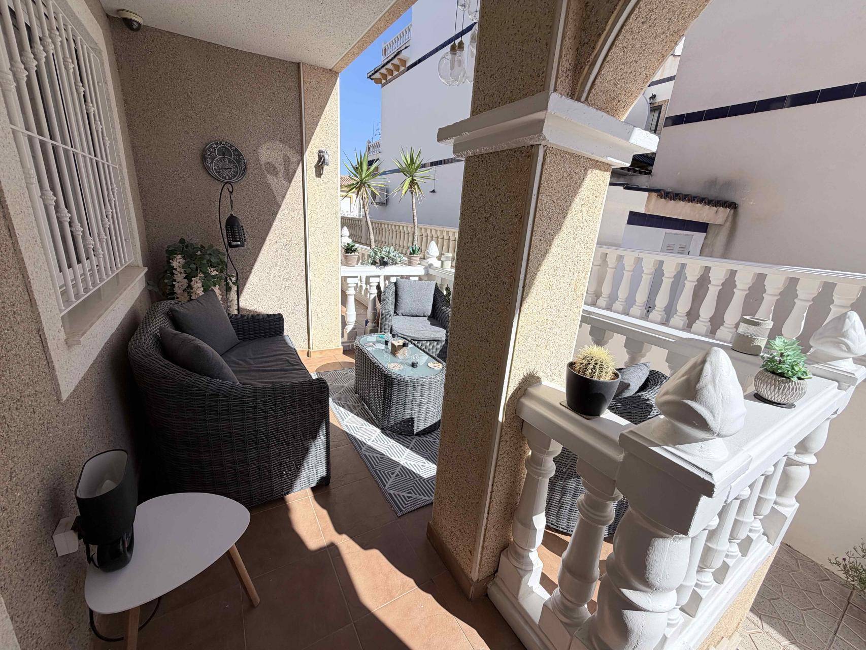 Open-plan kitchen and living area in 3-bedroom villa, Los Almendros-La Florida