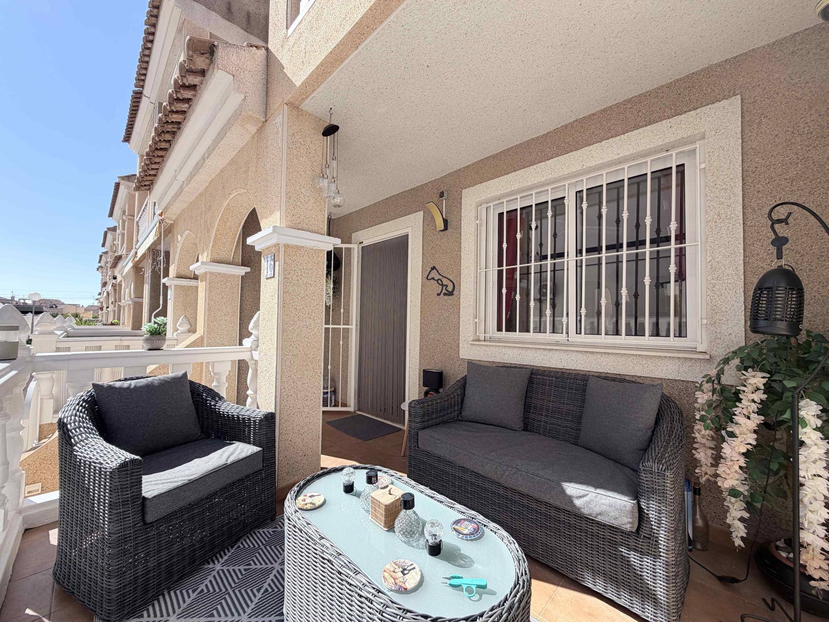 Double bedroom with built-in wardrobes in 3-bedroom villa, Los Almendros-La Florida