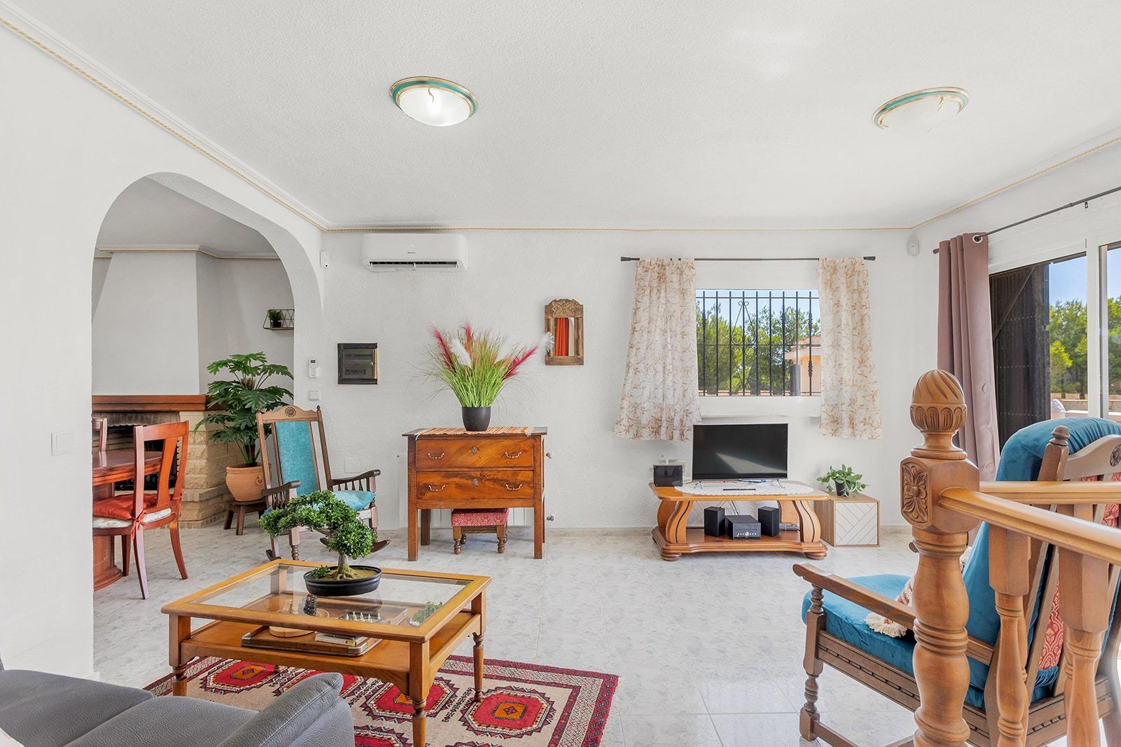 Landscaped garden across 800m2 plot, villa in Los Balcones, Torrevieja